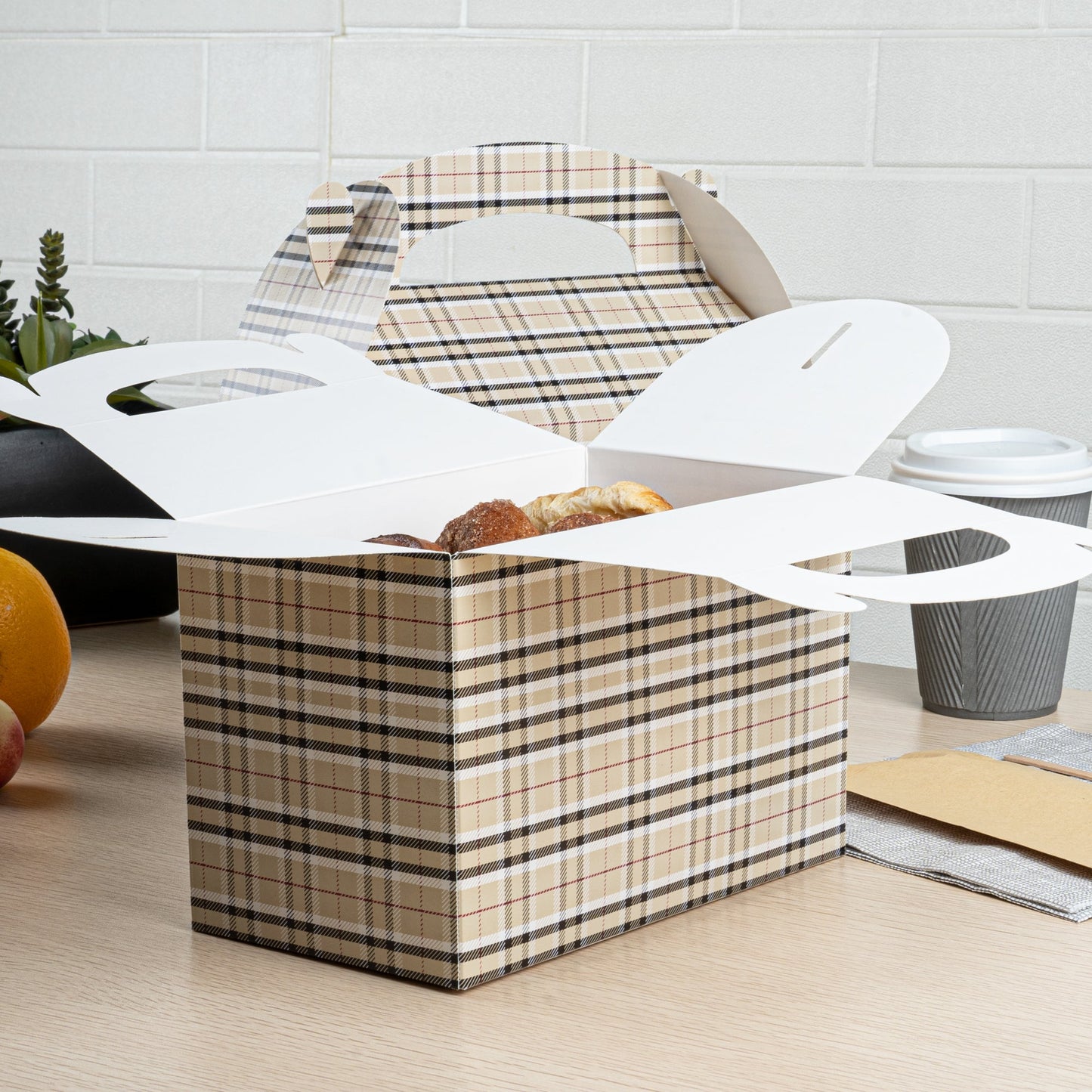 Bio Tek Plaid Paper Gable Box / Take Out Container - Compostable - 8 1/2" x 4 3/4" x 5 1/2" - 25 count box