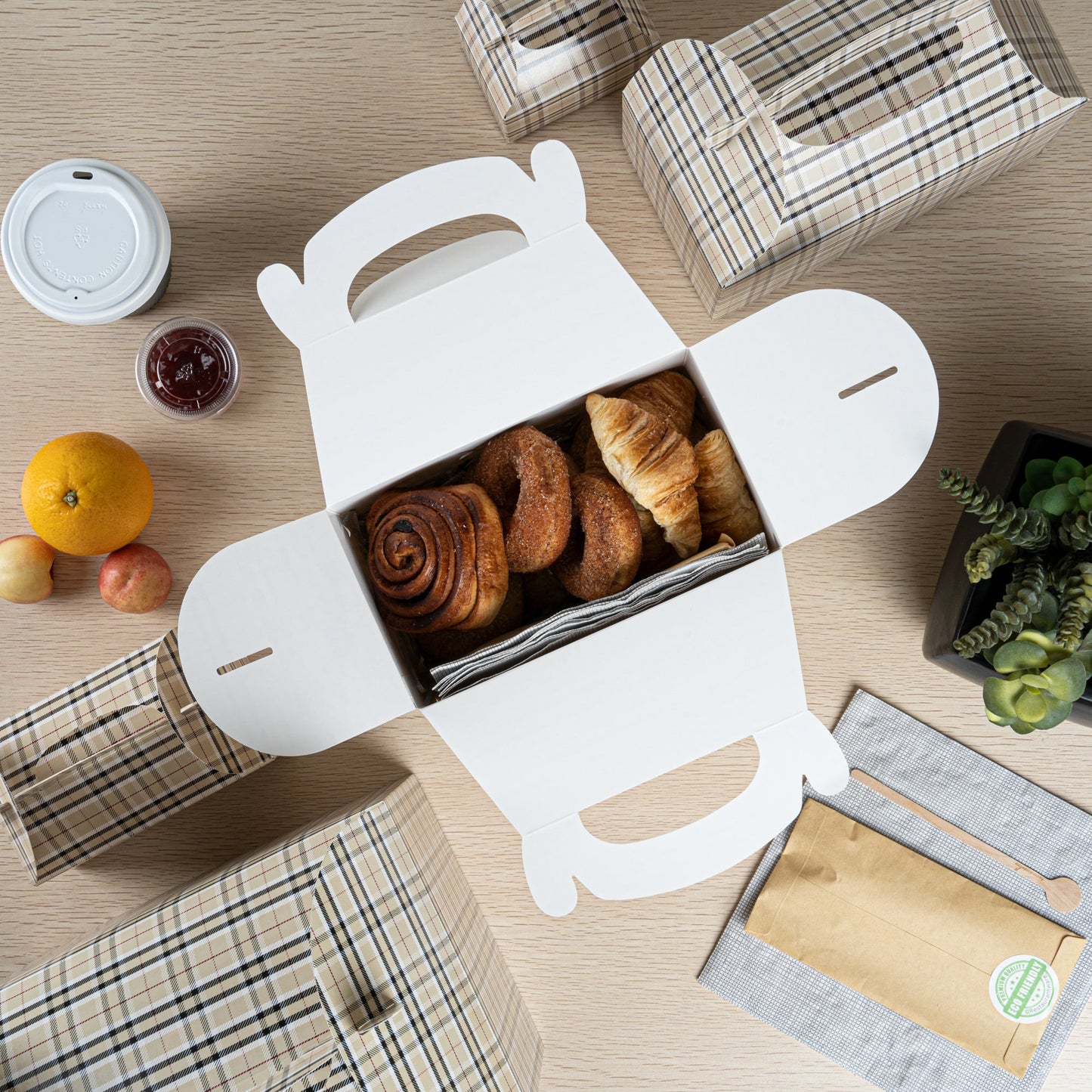 Bio Tek Plaid Paper Gable Box / Take Out Container - Compostable - 8 1/2" x 4 3/4" x 5 1/2" - 25 count box