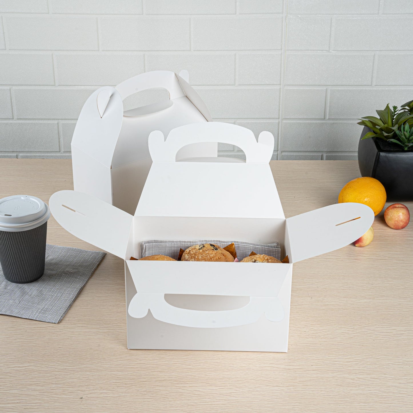Bio Tek White Paper Gable Box / Take Out Container - Greaseproof - 8 1/2" x 4 3/4" x 5 1/2" - 25 count box