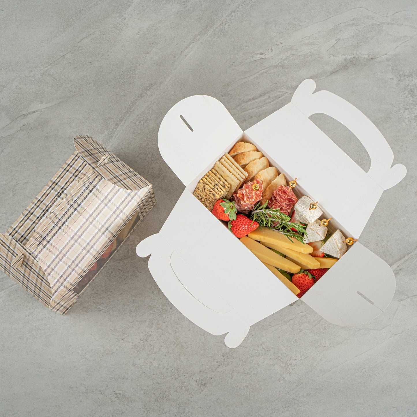 Bio Tek Plaid Paper Gable Box / Take Out Container - with Window - 9 1/2" x 5" x 5" - 25 count box