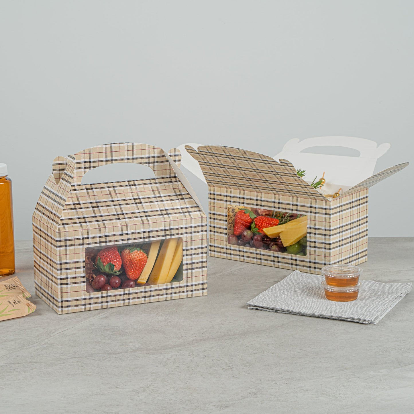 Bio Tek Plaid Paper Gable Box / Take Out Container - with Window - 9 1/2" x 5" x 5" - 100 count box