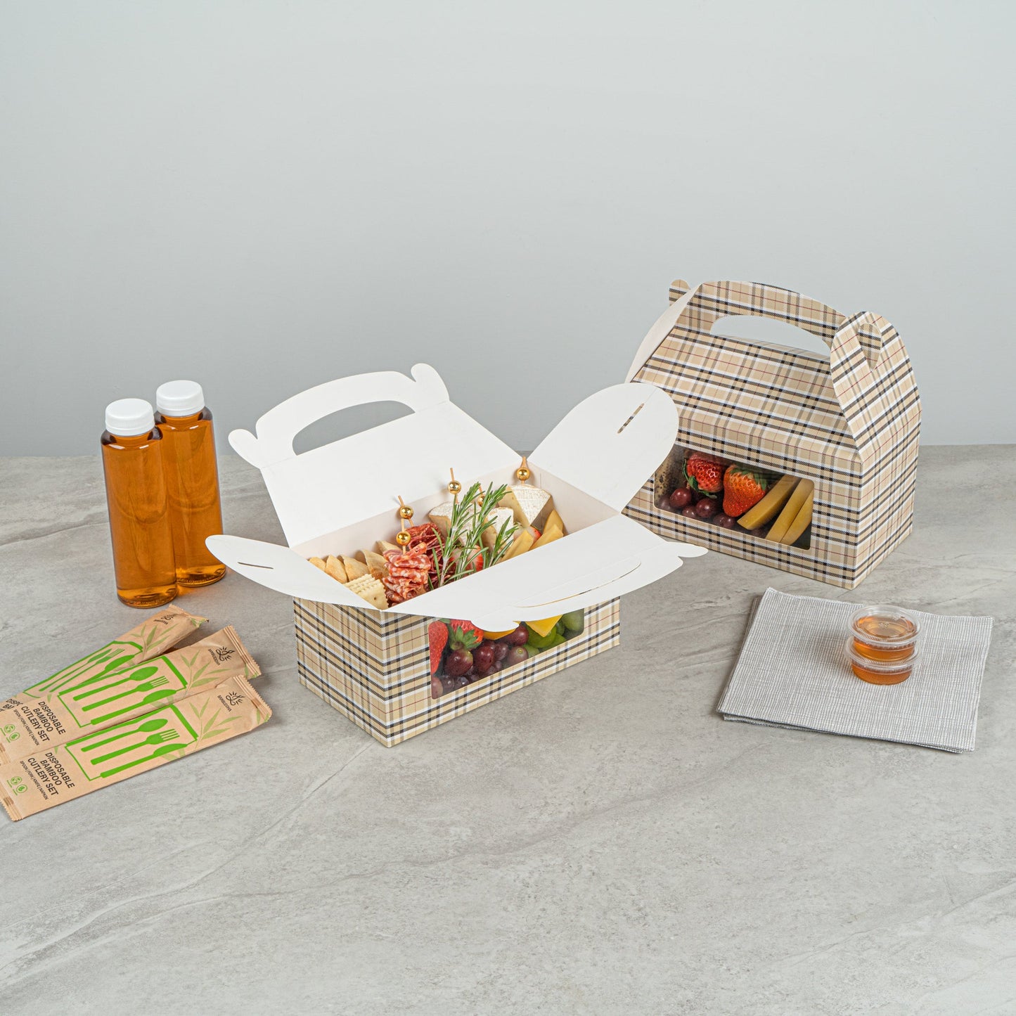 Bio Tek Plaid Paper Gable Box / Take Out Container - with Window - 9 1/2" x 5" x 5" - 100 count box