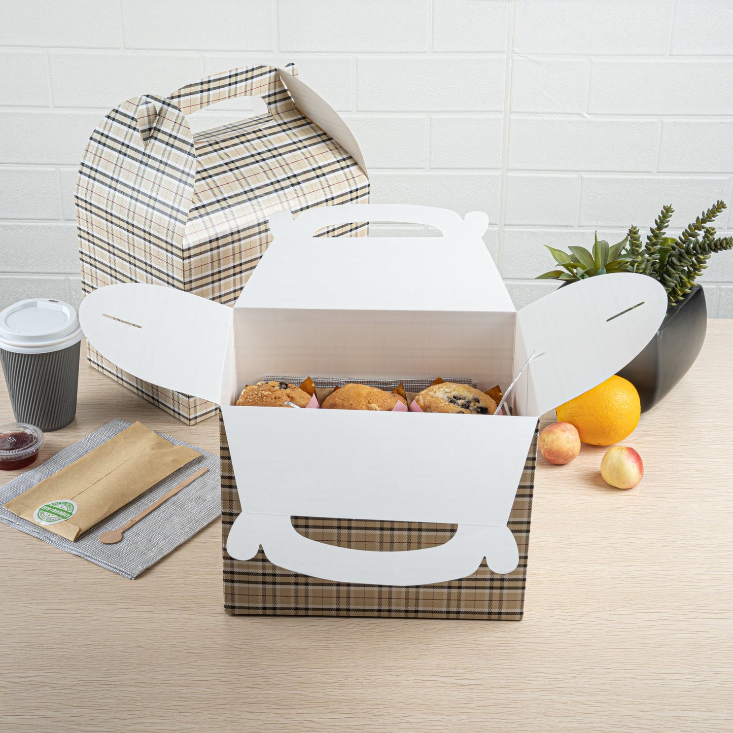 Bio Tek Plaid Paper Gable Box / Take Out Container - Compostable - 10" x 7" x 8" - 100 count box