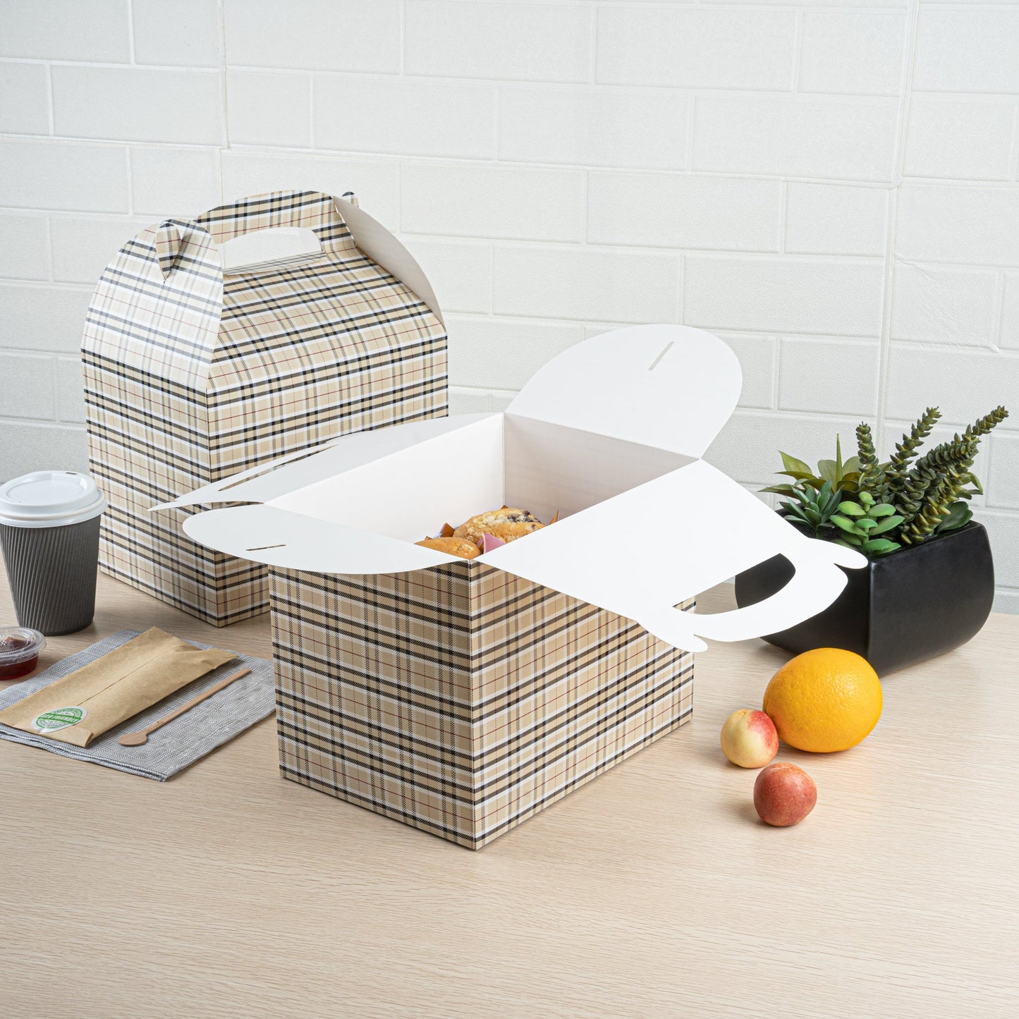 Bio Tek Plaid Paper Gable Box / Take Out Container - Compostable - 10" x 7" x 8" - 100 count box