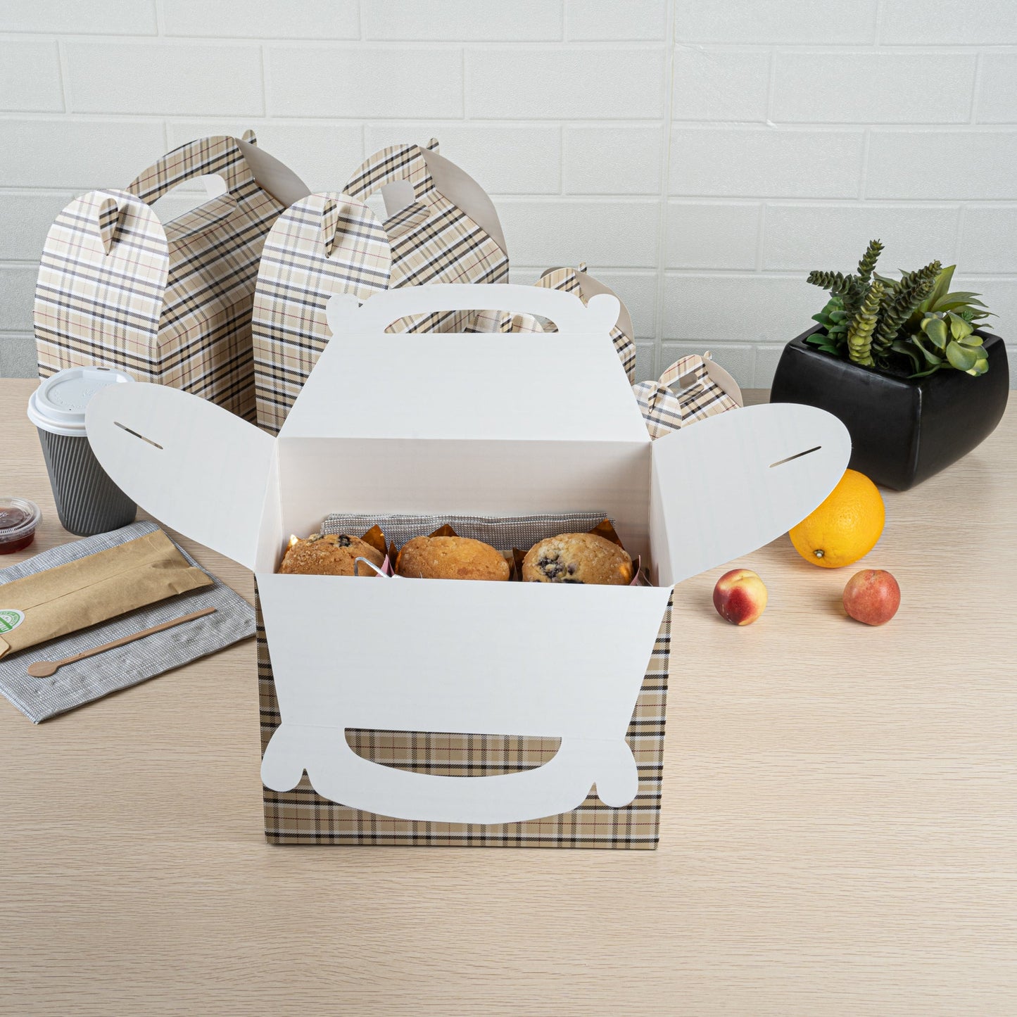 Bio Tek Plaid Paper Gable Box / Take Out Container - Compostable - 10" x 7" x 8" - 100 count box