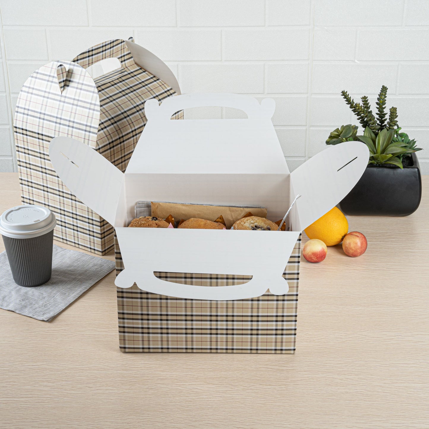 Bio Tek Plaid Paper Gable Box / Take Out Container - Compostable - 10" x 7" x 8" - 100 count box