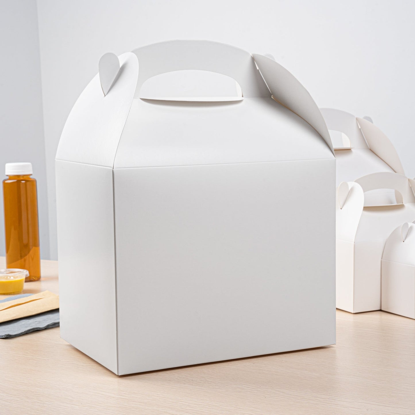Bio Tek White Paper Gable Box / Take Out Container - Greaseproof - 10" x 7" x 8" - 25 count box