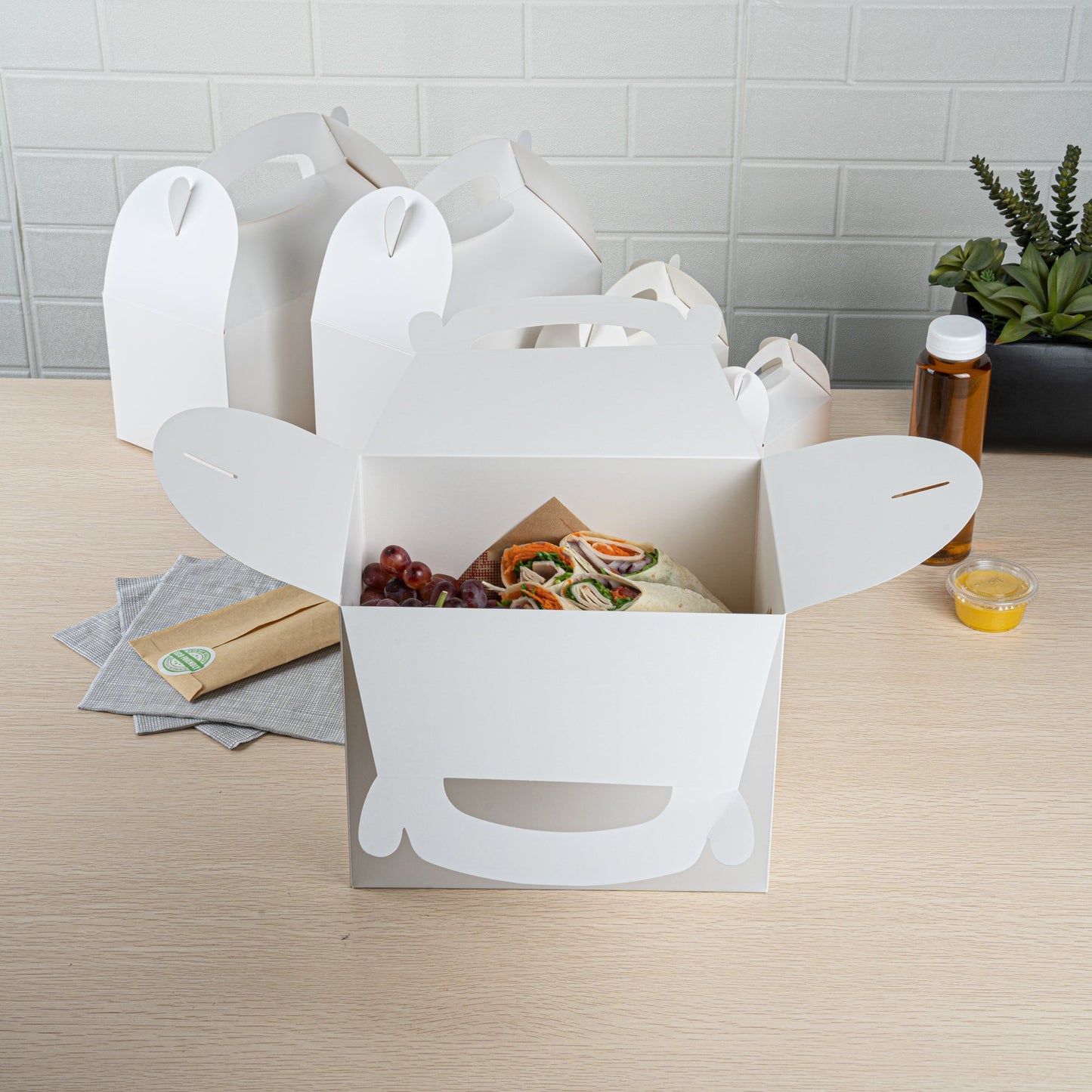 Bio Tek White Paper Gable Box / Take Out Container - Greaseproof - 10" x 7" x 8" - 100 count box