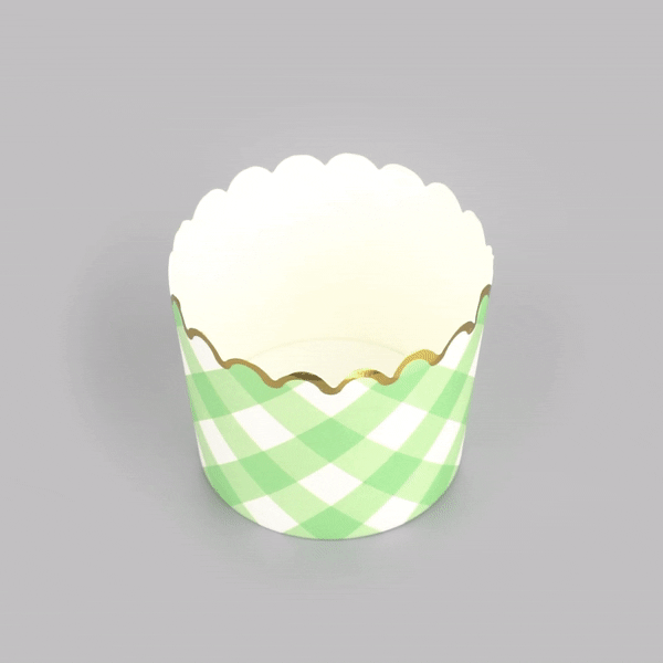 Panificio 4.5 oz Green Plaid Paper Scalloped Baking Cup - Gold Rim - 2 3/4" x 2 3/4" x 2" - 50 count box
