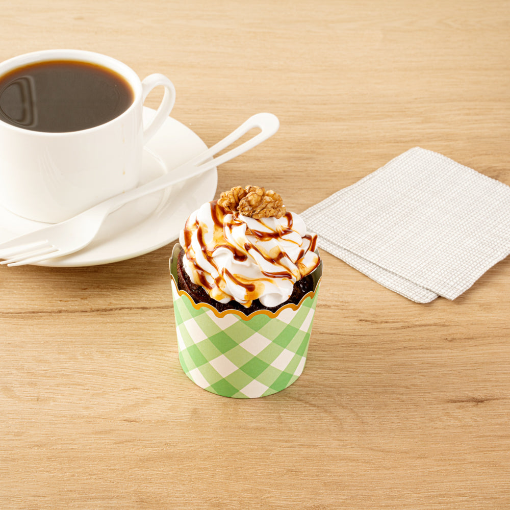 Panificio 4.5 oz Green Plaid Paper Scalloped Baking Cup - Gold Rim - 2 3/4" x 2 3/4" x 2" - 50 count box