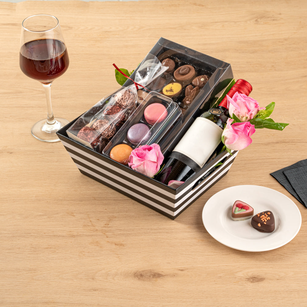 Chef 101 Black and White Stripe Paper Large Gift Box / Market Tray - 9 1/4" x 7 1/4" x 3 1/2" - 10 count box