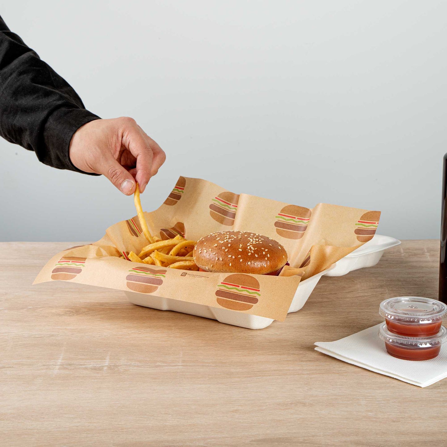 Chef 101 No PFAS Added Kraft Paper Food Wrap and Fry Basket Liner - Mini Burger, Greaseproof - 12" x 12" - 200 count box