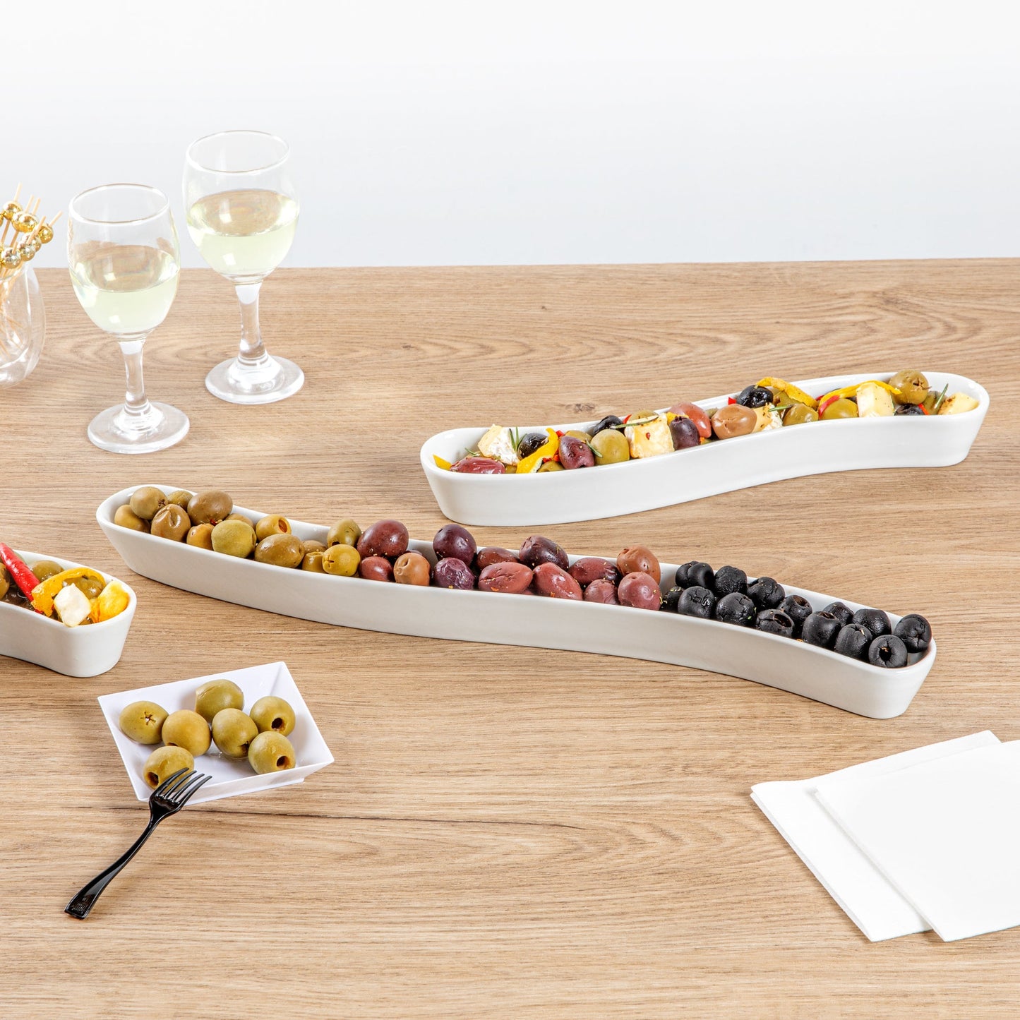 Chef 101 Swerve 14 oz Curved White Porcelain Olive Plate - 17" x 2 1/2" x 1 1/4" - 1 count box