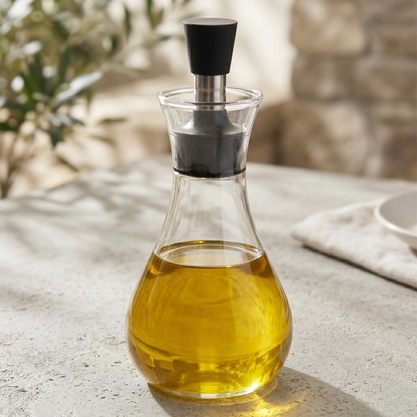 Forma Professional 8 oz Glass Oil Bottle - Borosilicate - 4" x 4" x 6" - 1 count box