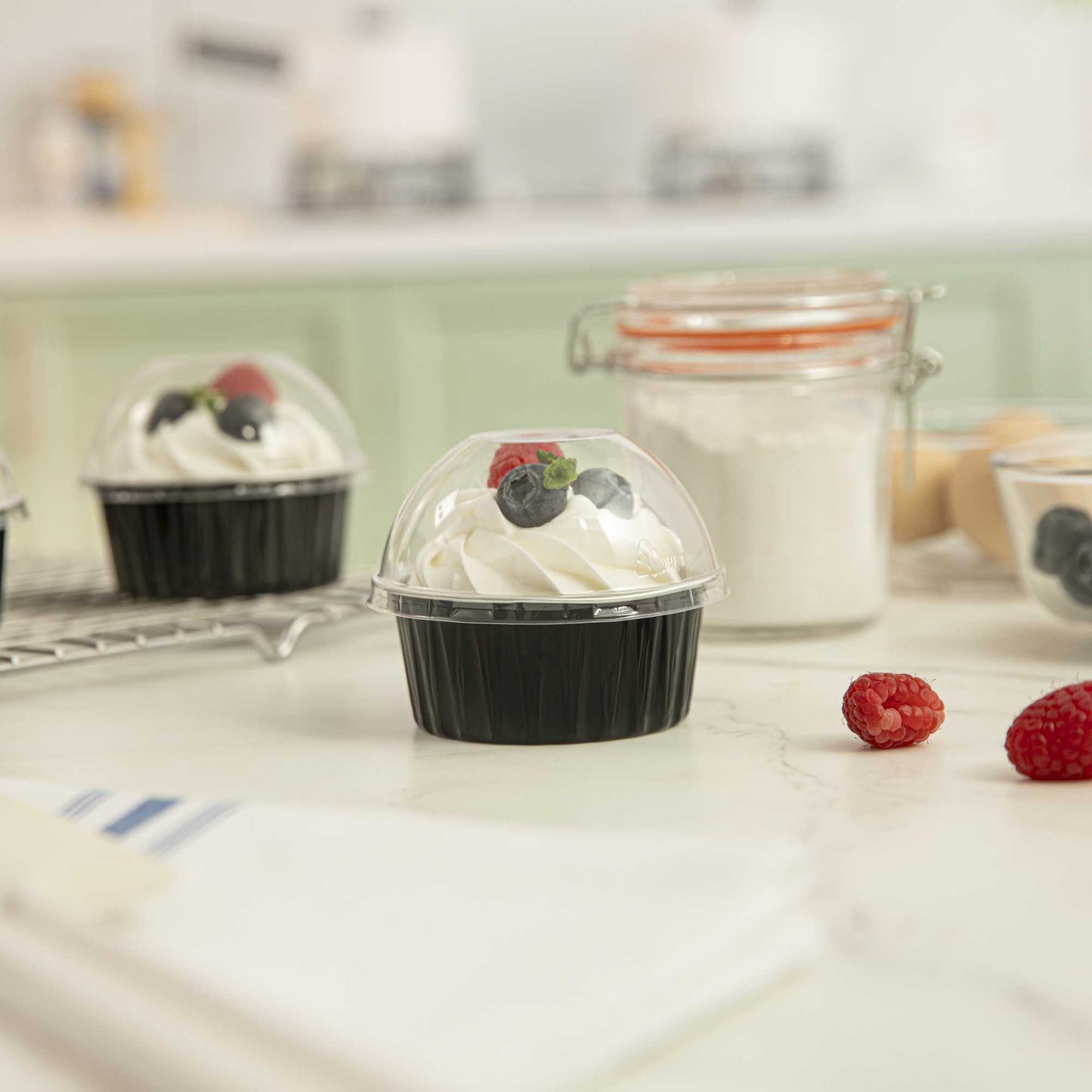 Pastry Tek 4 oz Round Black Aluminum Baking Cup - with Plastic Dome Lid - 3 1/4" x 3 1/4" x 1 1/2" - 100 count box