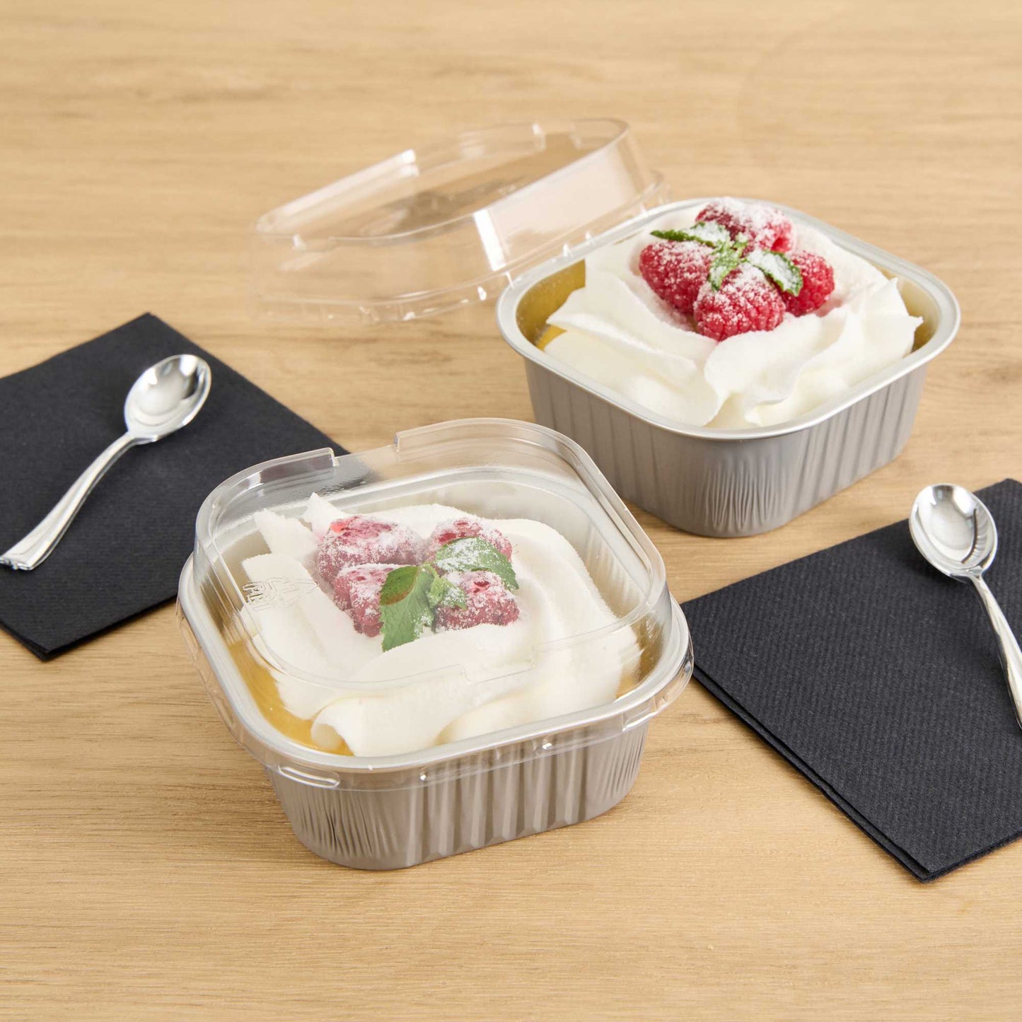 Foil Lux Square Clear Plastic Dome Lid - Fits 10 oz Aluminum Baking Cup - 4 1/2" x 4 1/2" x 1" - 100 count box