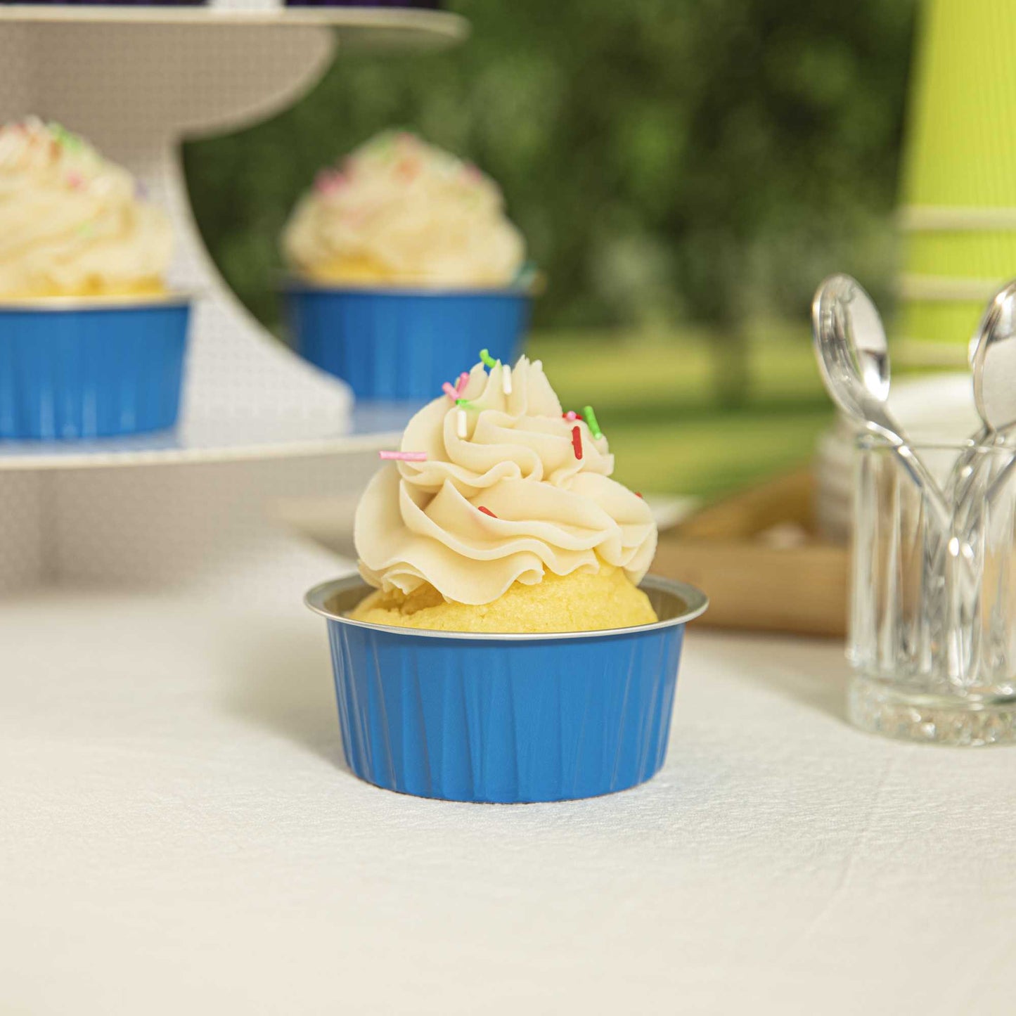 Foil Lux 4 oz Round Blue Aluminum Baking Cup - Lids Available - 3 1/4" x 3 1/4" x 1 1/2" - 100 count box