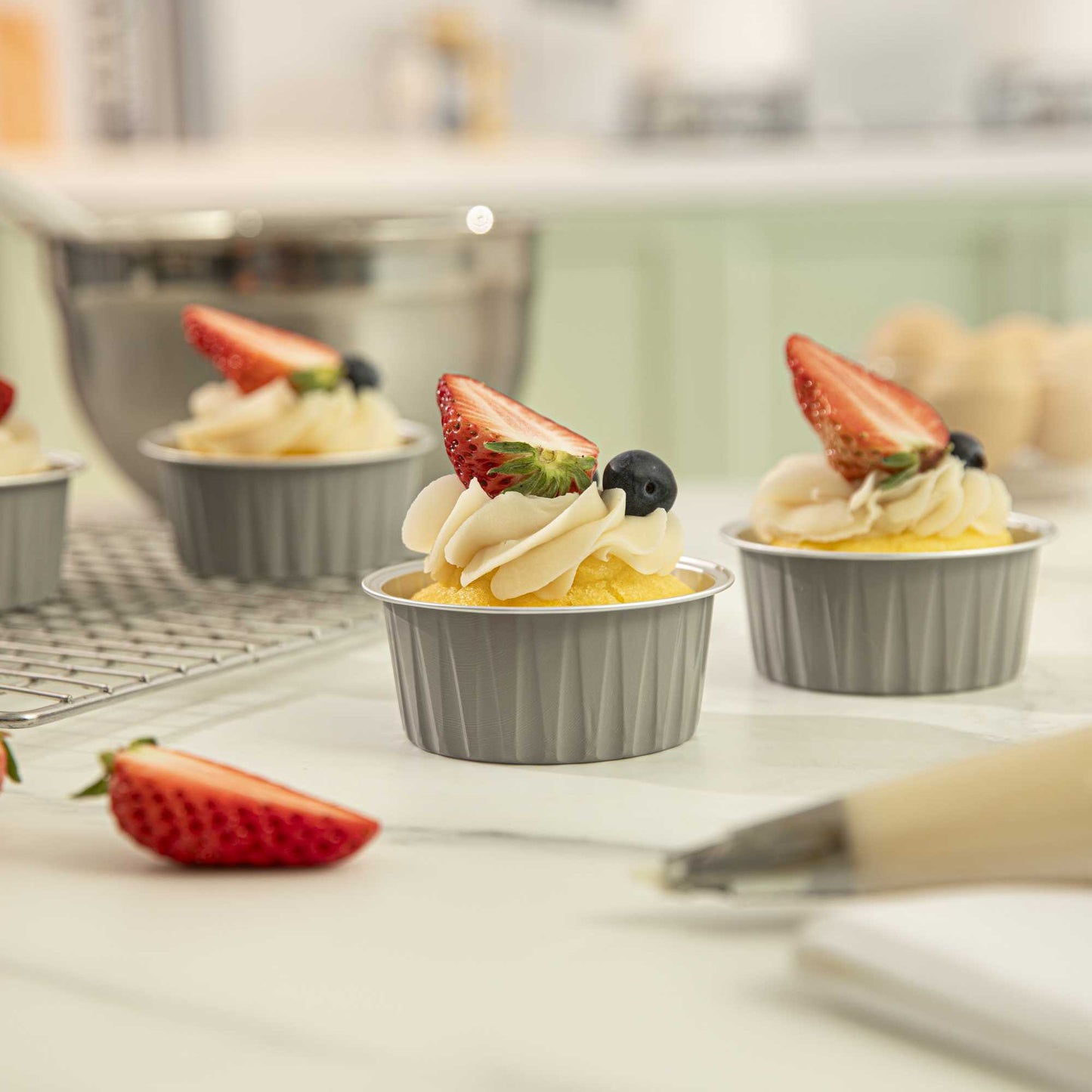 Foil Lux 4 oz Round Gray Aluminum Baking Cup - Lids Available - 3 1/4" x 3 1/4" x 1 1/2" - 100 count box