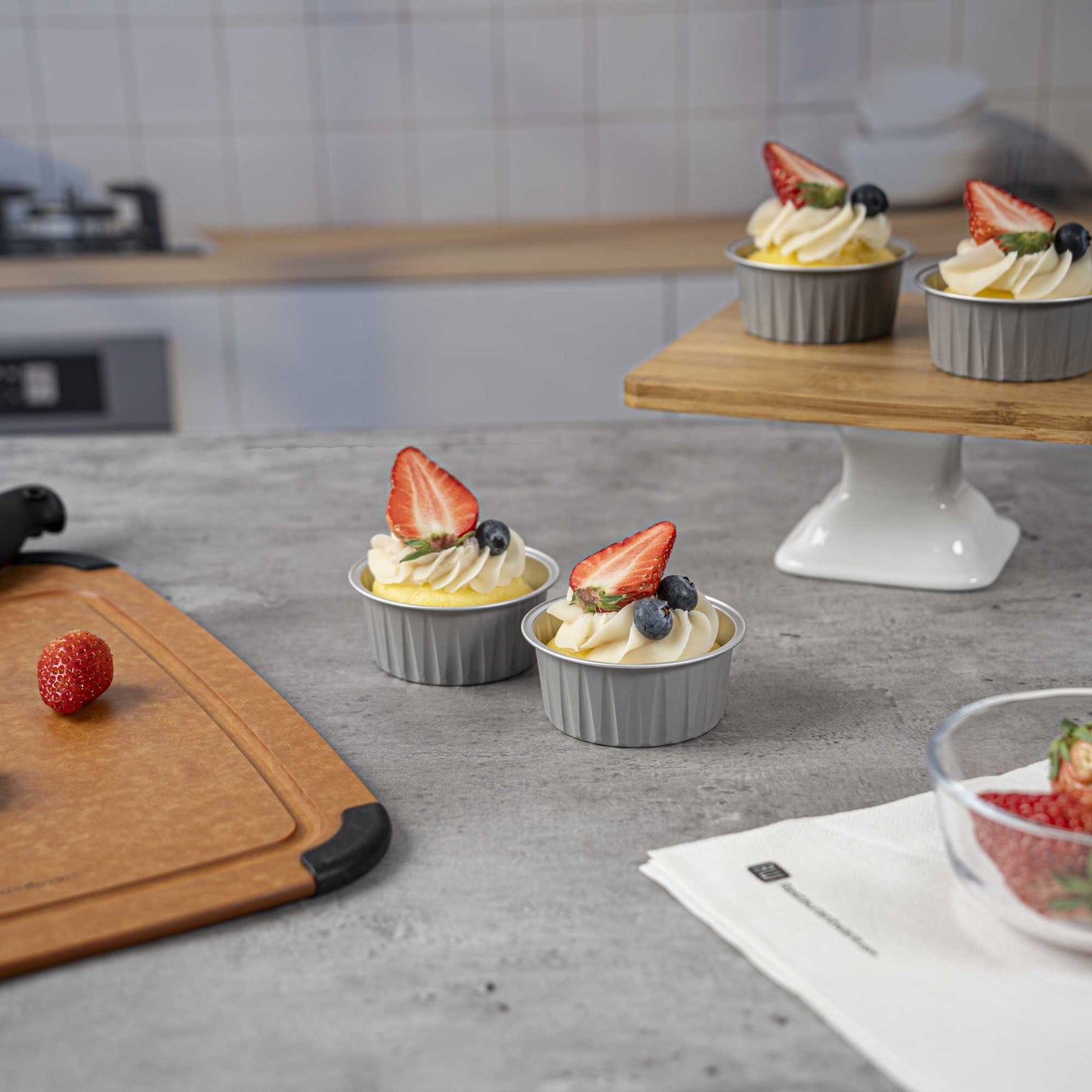 Foil Lux 4 oz Round Gray Aluminum Baking Cup - Lids Available - 3 1/4" x 3 1/4" x 1 1/2" - 100 count box