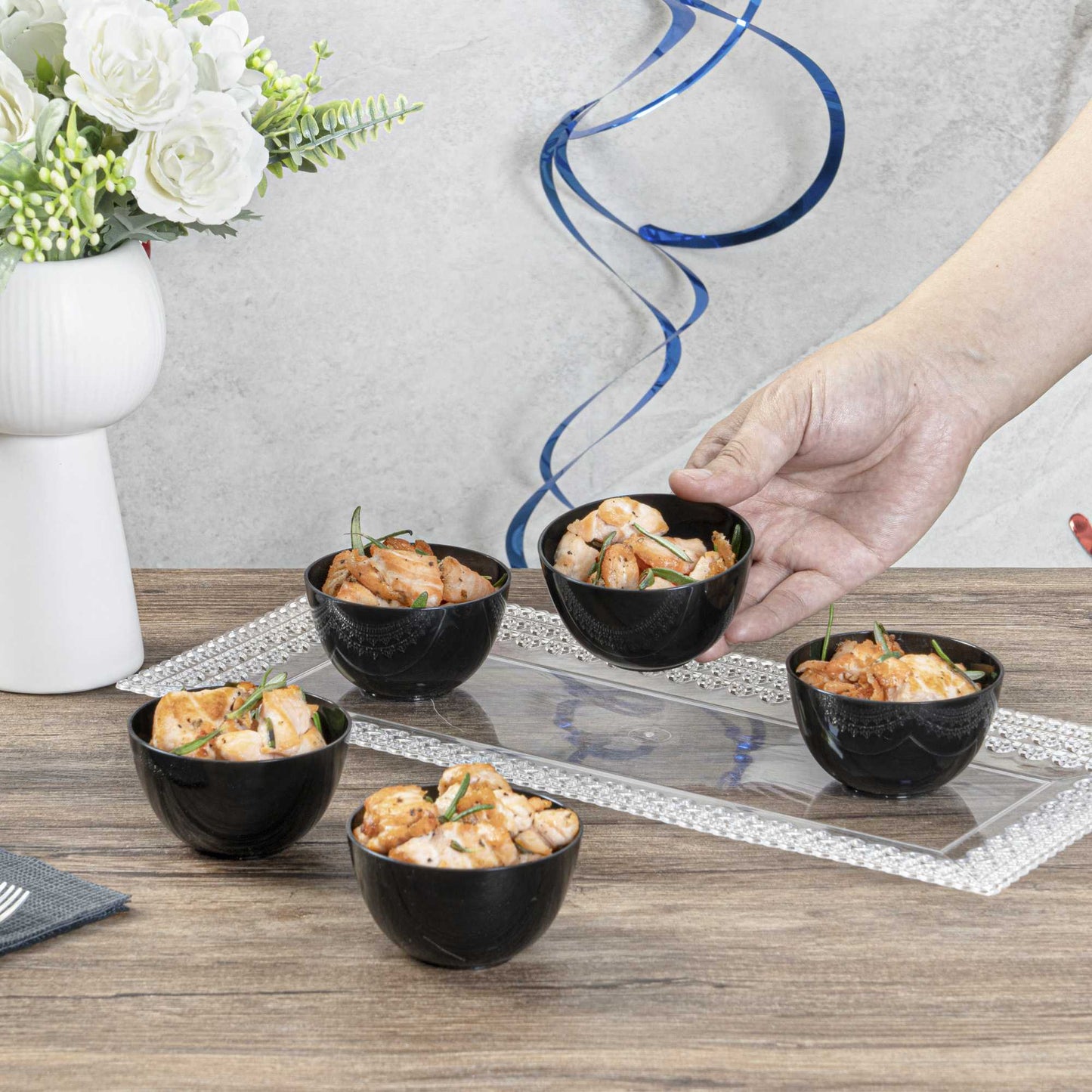 Mini Serve 4 oz Round Black Plastic Bodega Cup - 3" x 3" x 1 3/4" - 20 count box