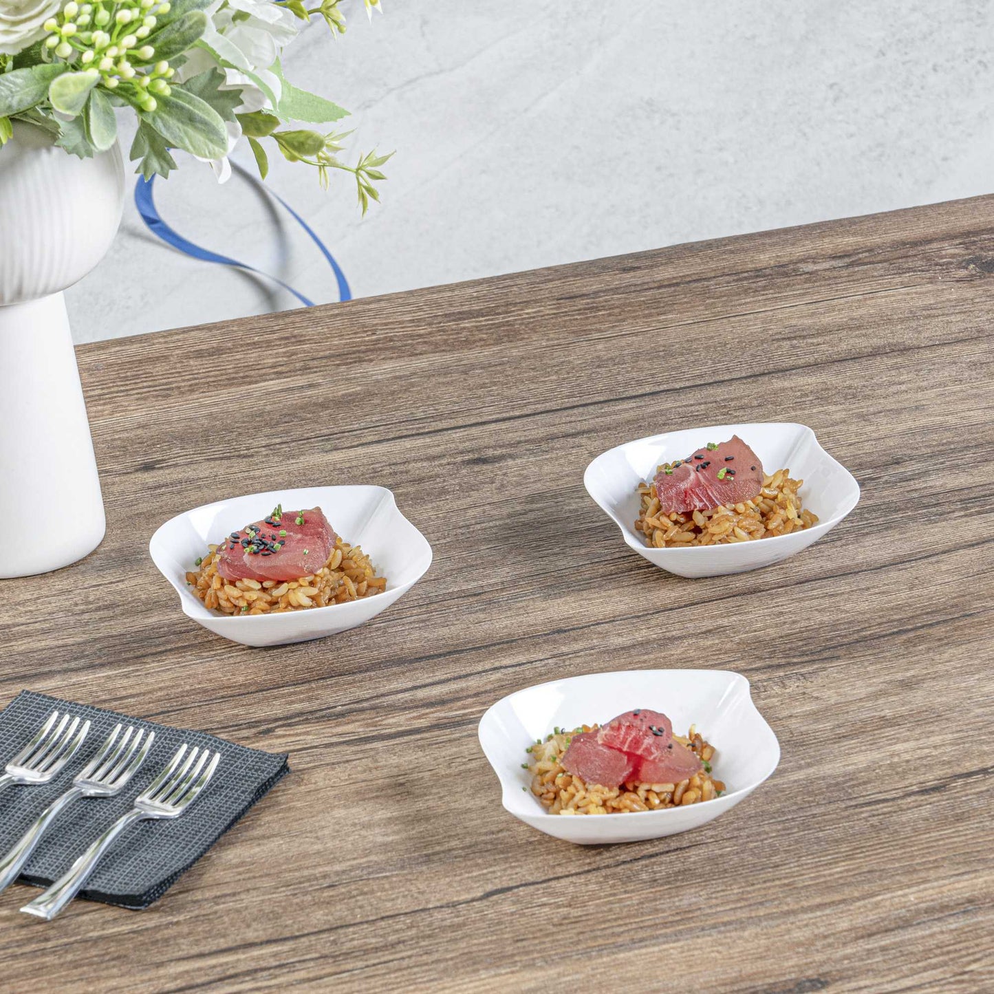 Mini Serve White Plastic Comma Plate - 3 1/2" x 4 1/2" x 1" - 100 count box