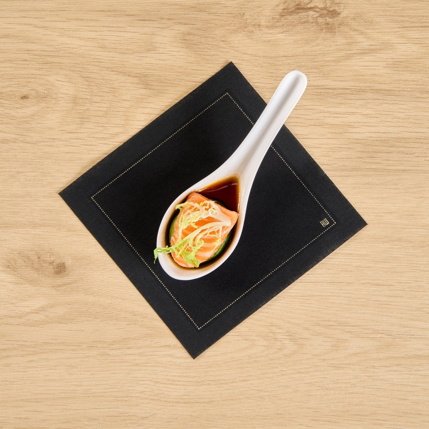 Voga White Melamine Asian Soup Spoon - 4 3/4" x 1 1/2" x 1 1/2" - 10 count box