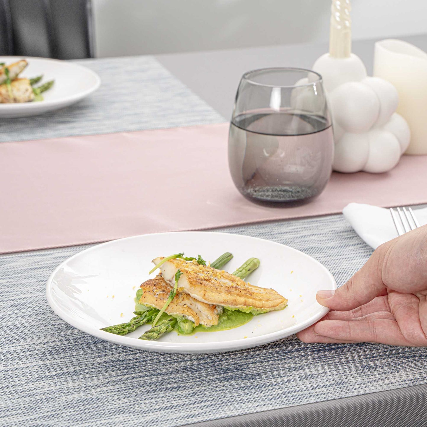 Voga Round White Melamine Medium Plate - Classic, Rimless - 8" x 8" x 1" - 10 count box