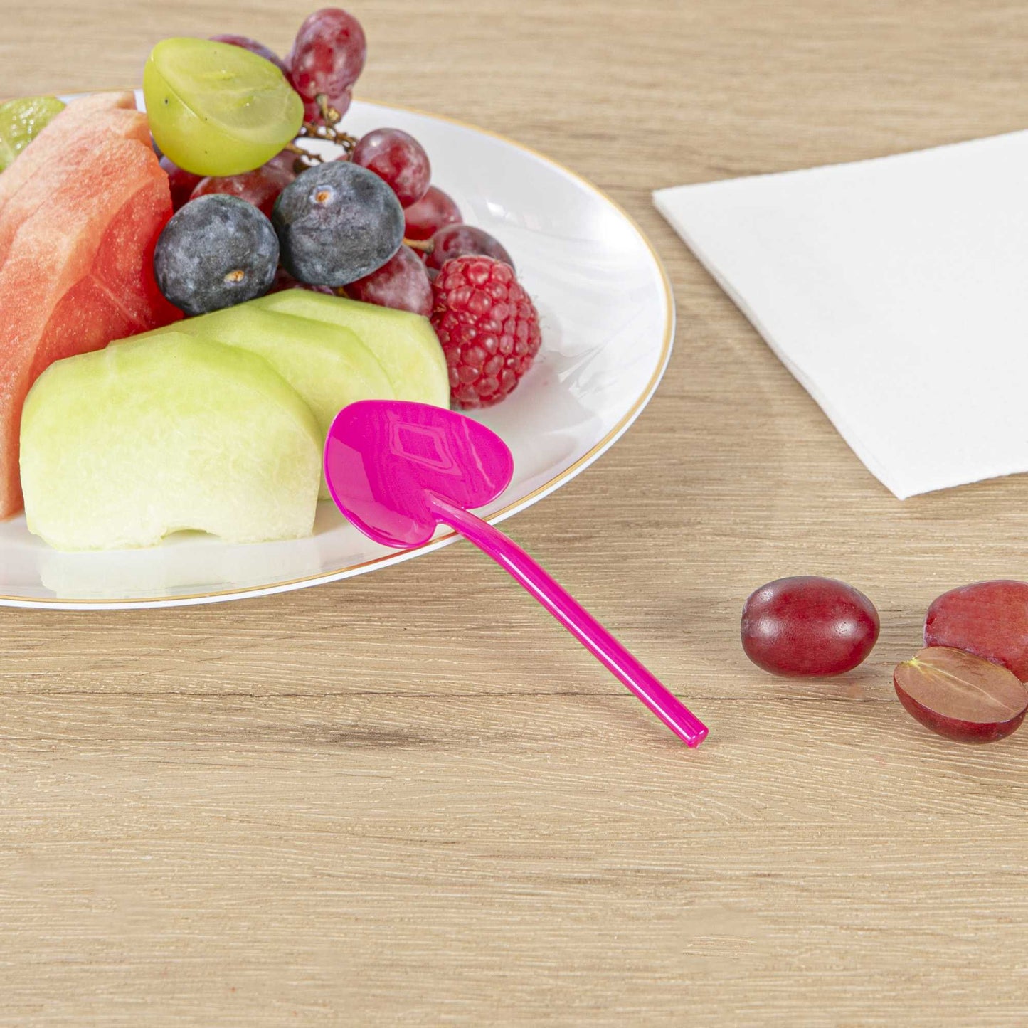 Coppetta Magenta Plastic Love Shovel Spoon - 3 1/2" x 1 1/4" - 100 count box