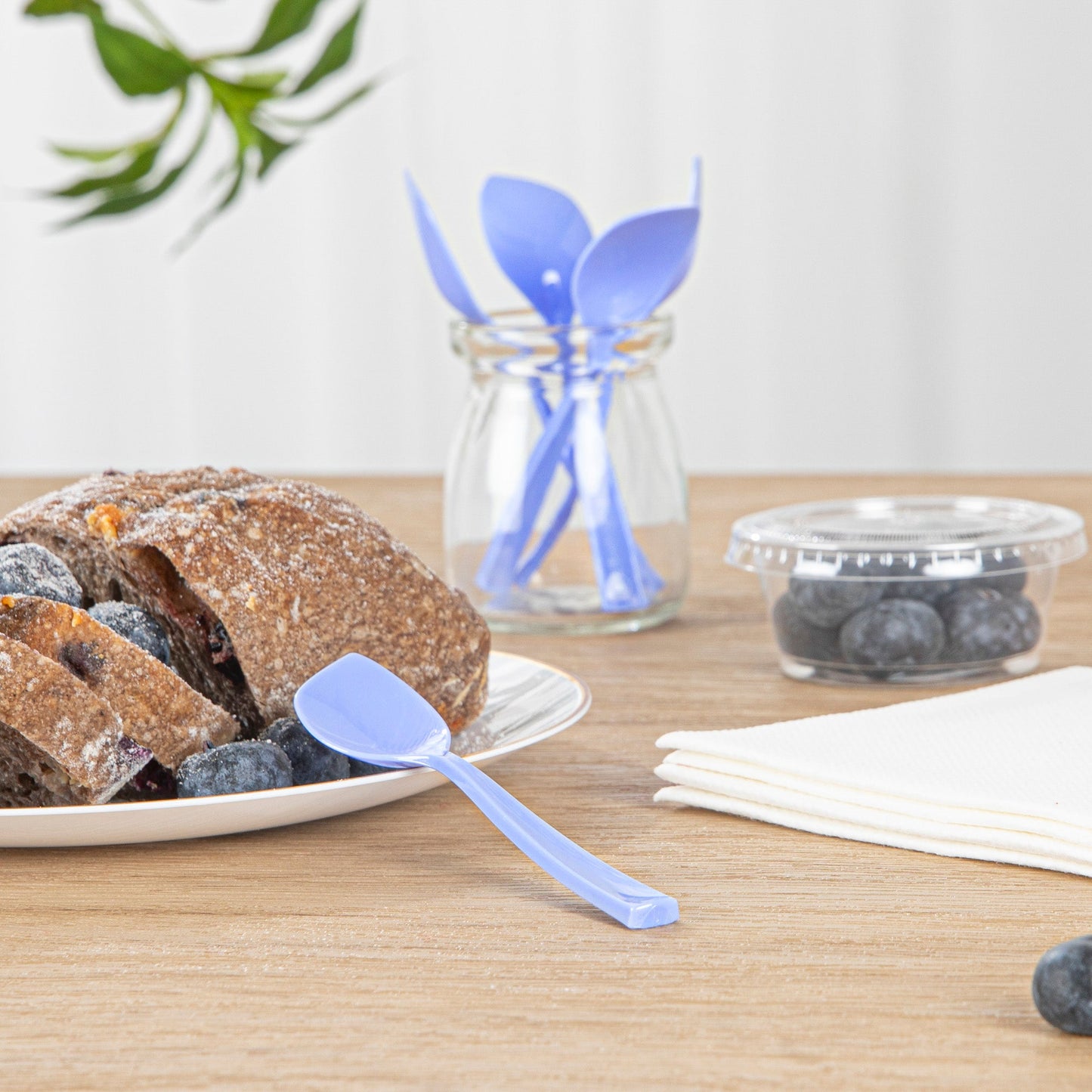 Coppetta Periwinkle Plastic Petal Spoon - 4 1/2" x 1" - 500 count box