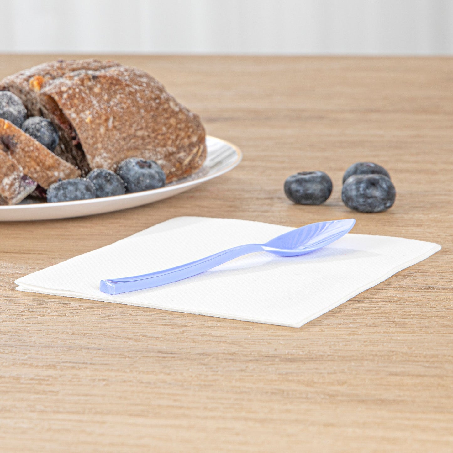 Coppetta Periwinkle Plastic Petal Spoon - 4 1/2" x 1" - 500 count box