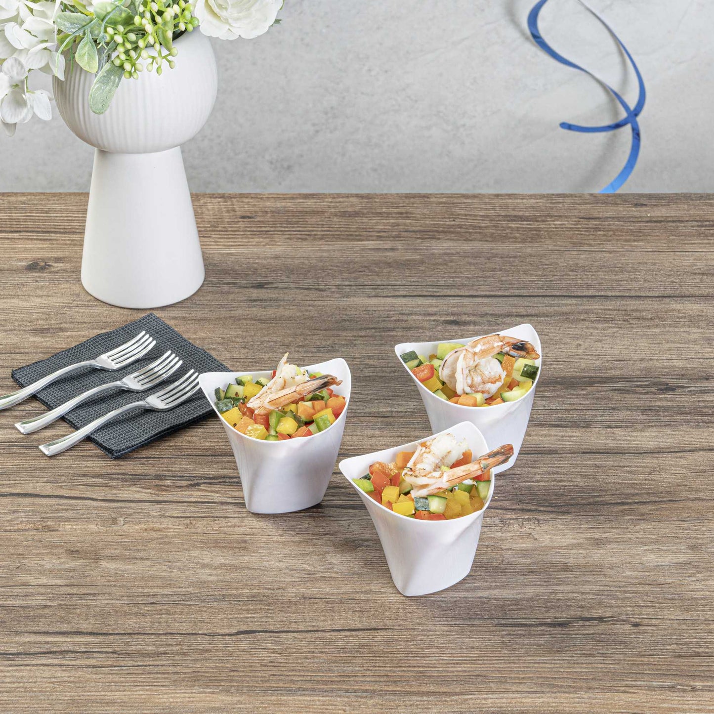 Mini Serve 4 oz White Plastic Mini Crescendo Cup - 3" x 3" x 2 3/4" - 100 count box