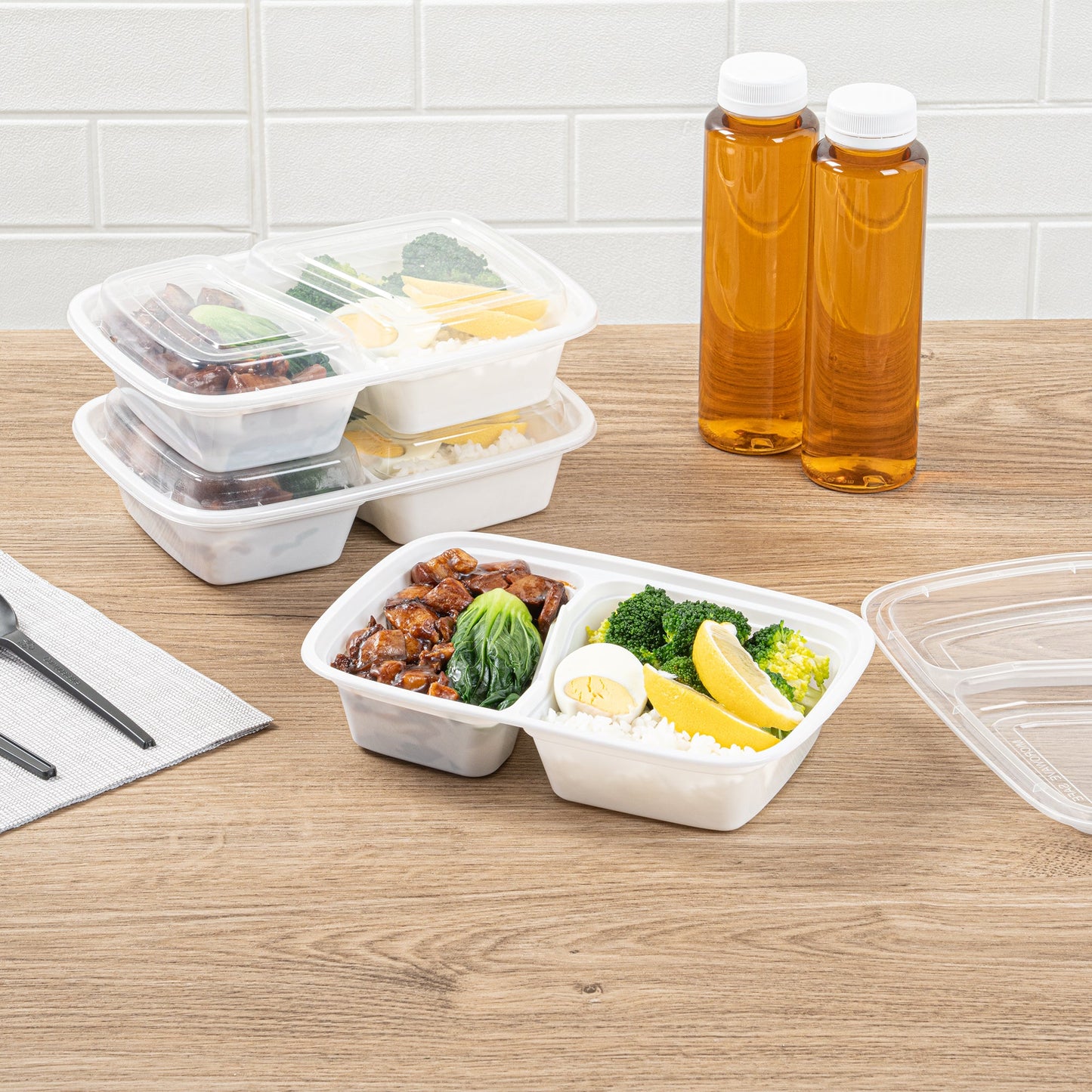 Asporto 32 oz White Plastic 2 Compartment Food Container - with Clear Lid, Microwavable - 8 3/4" x 6" x 2" - 100 count box