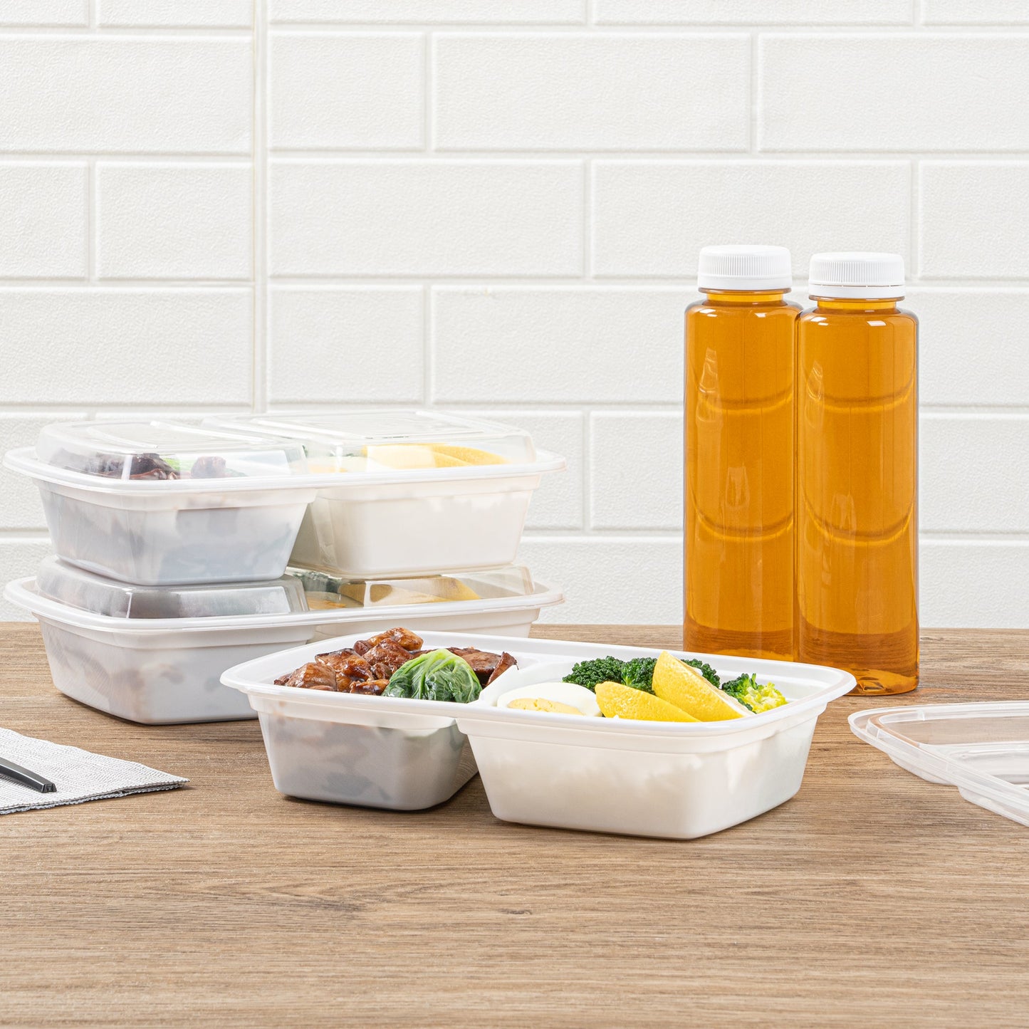 Asporto 32 oz White Plastic 2 Compartment Food Container - with Clear Lid, Microwavable - 8 3/4" x 6" x 2" - 100 count box