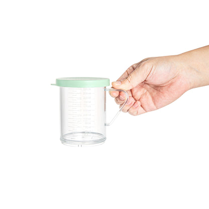 Chef 101 10 oz Clear Polycarbonate Dredge Spice Shaker - with Green Extra Fine Lid - 4 3/4" x 3 1/4" x 4" - 1 count box