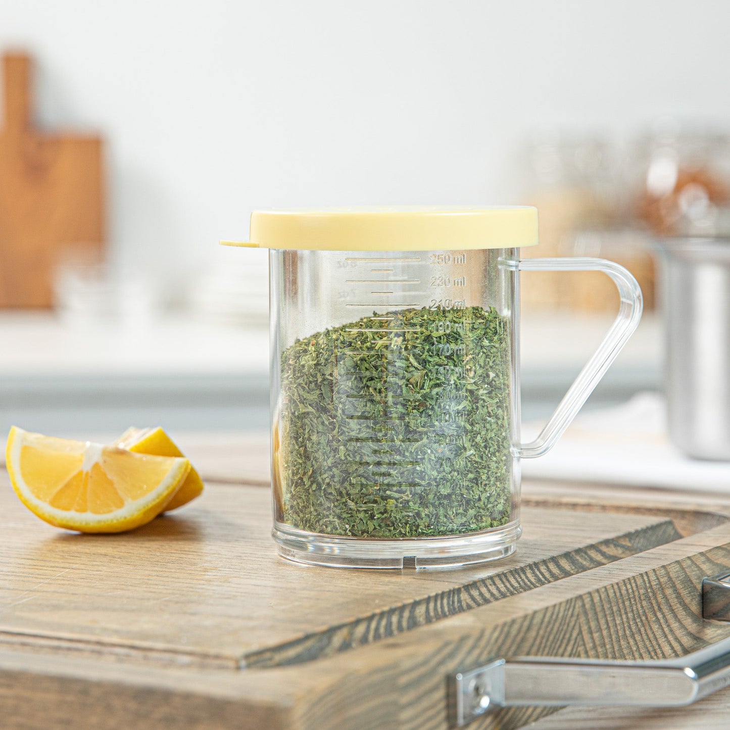 Chef 101 10 oz Clear Polycarbonate Dredge Spice Shaker - with Yellow Coarse Lid - 4 3/4" x 3 1/4" x 4" - 1 count box
