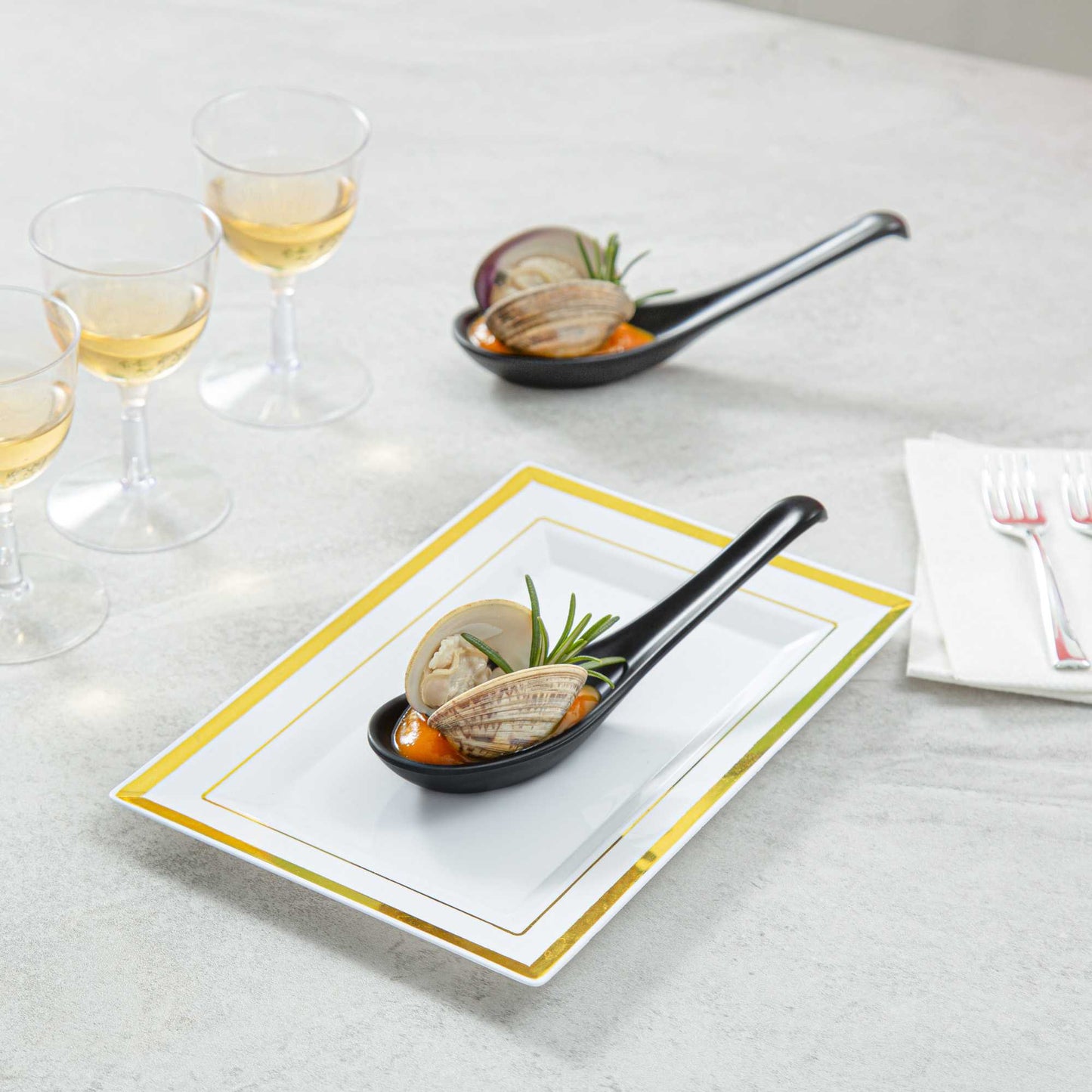 Voga 1 oz Black Melamine Tasting Spoon - Japonais, Curva - 5 3/4" x 1 1/2" x 1" - 10 count box