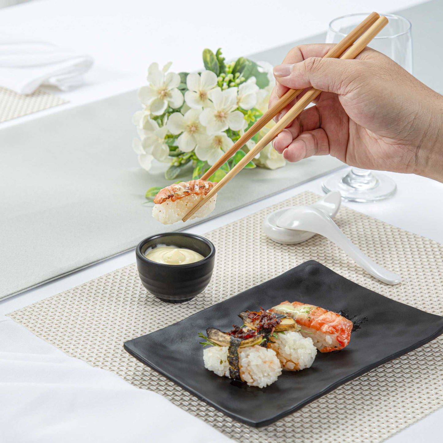 Voga 2 oz Round Black Melamine Condiment Cup - Japonais - 2 1/2" x 2 1/2" x 1 1/2" - 10 count box