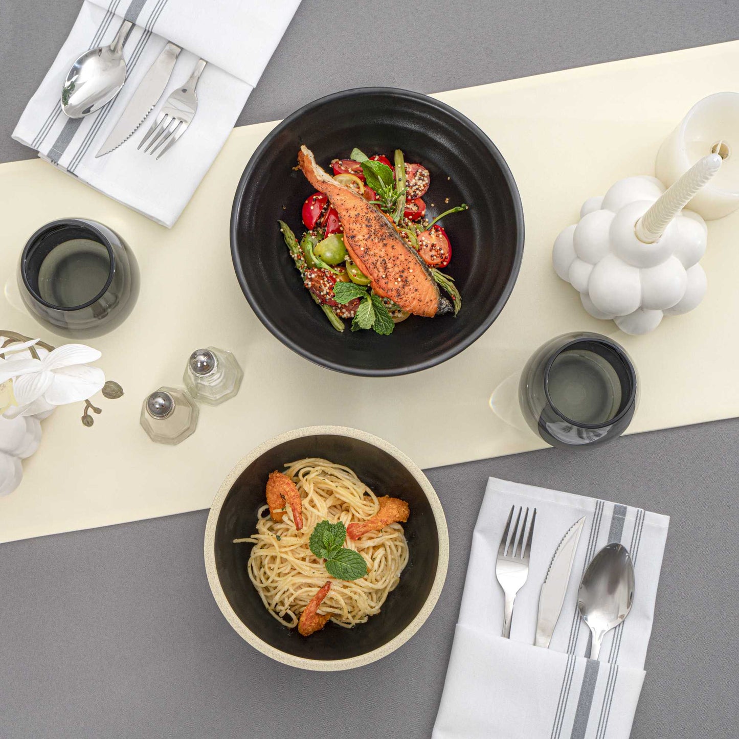 Voga 53 oz Black Melamine Rippled Bowl - Japonais, Faux Granite Rim - 7 1/4" x 7 1/4" x 3" - 2 count box
