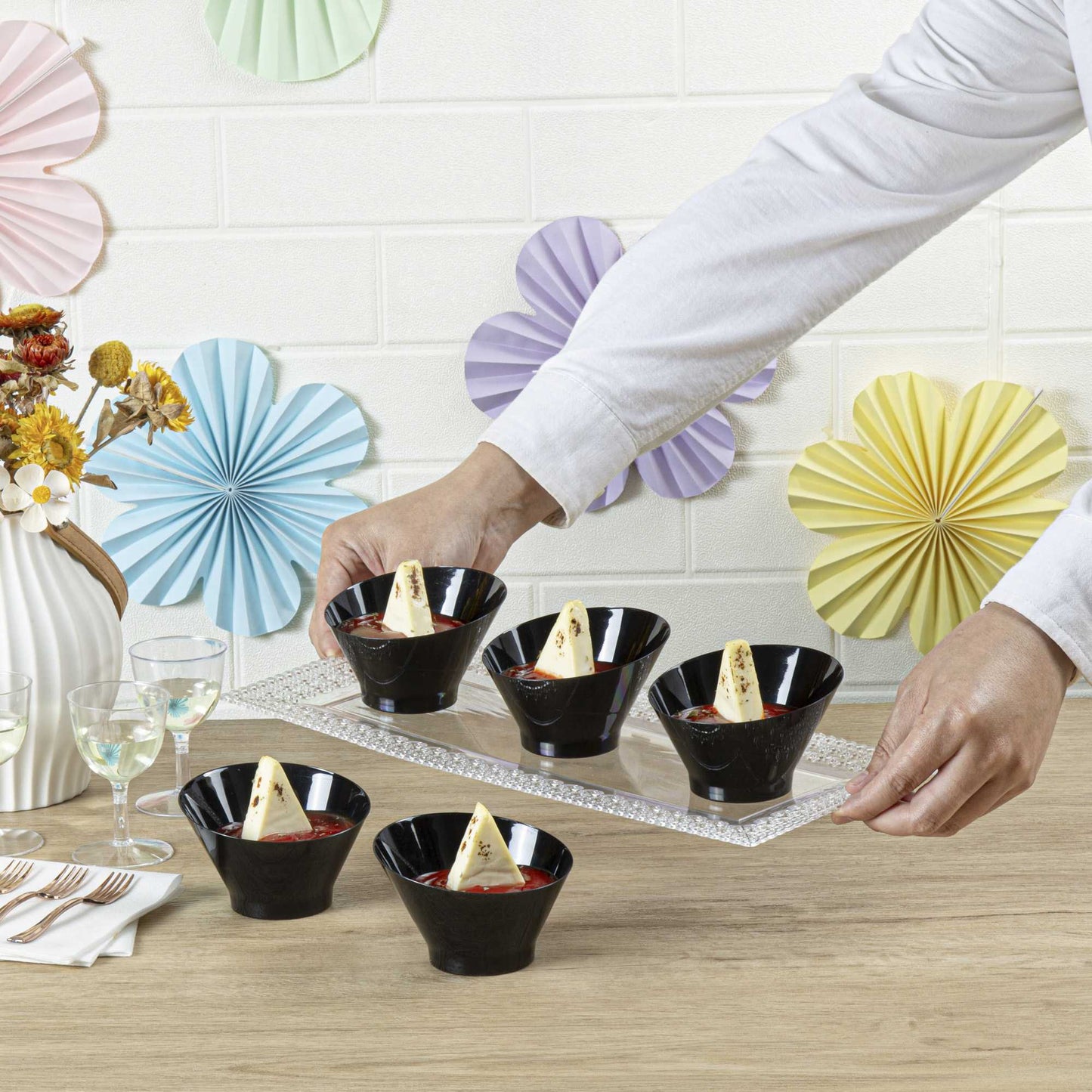 Mini Serve 5 oz Round Black Plastic Small Incline Bowl - 3 3/4" x 3 3/4" x 2 1/2" - 20 count box