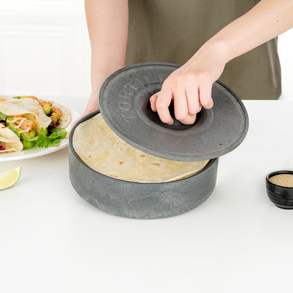 Chef 101 Round Gray Plastic Tortilla Warmer / Server - 8 1/2" x 8 1/2" x 2 1/4" - 10 count box