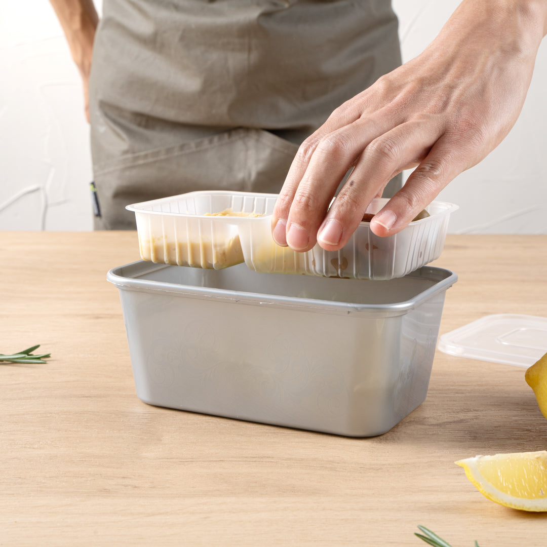 Futura 10 oz White Plastic Wide 2-Compartment Insert Tray - Fits 32 and 37 oz Containers, Microwavable - 100 count box
