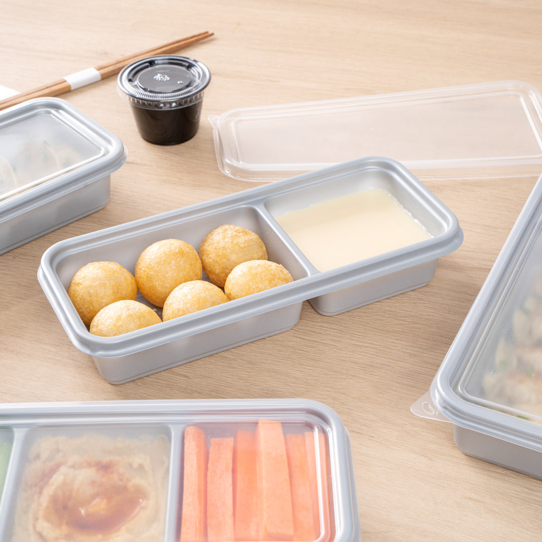 Futura 20 oz Silver Plastic Wide 2-Compartment Catering Container - with Clear Lid, Microwavable - 8 3/4" x 3 3/4" x 1 3/4" - 100 count box