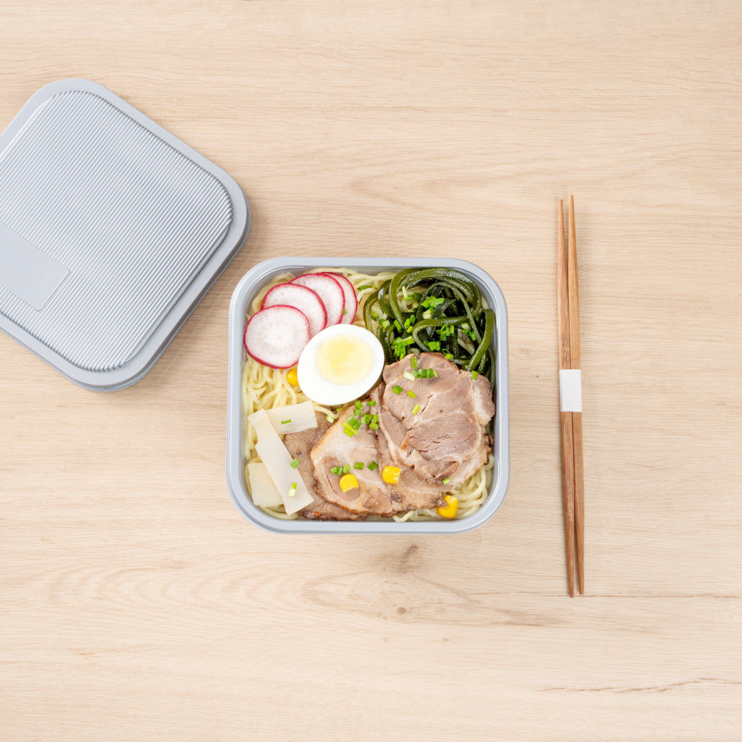 Futura 34 oz Silver Plastic Take Out Bowl - with Lid, Microwavable, Inserts Available - 6" x 6" x 3 1/4" - 100 count box