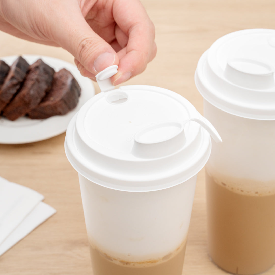 Bev Tek White Plastic 2-in-1 Straw or Sippy Cup Lid - with Two Plugs, Fits 12, 16 and 24 oz - 25 count box