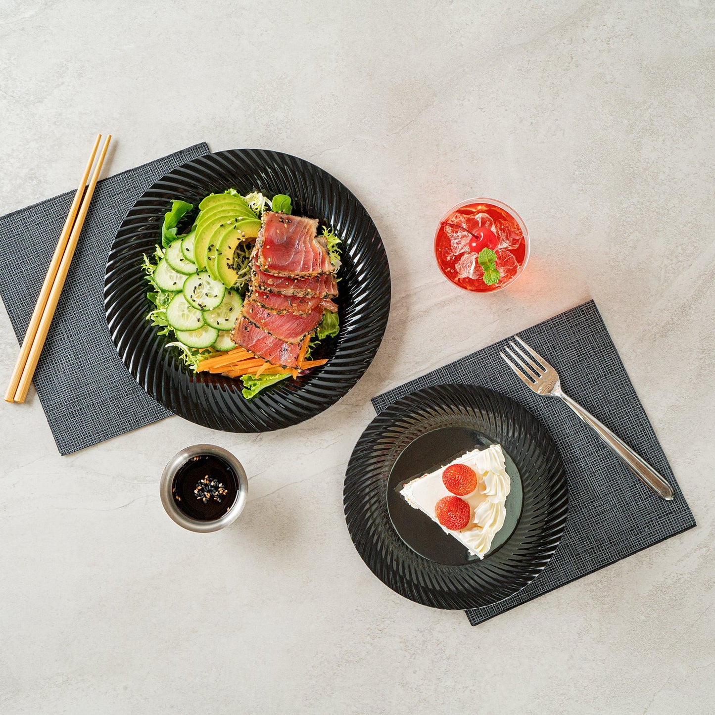 Moderna Round Black Plastic Wave Plate - 7" x 7" x 1/2" - 40 count box