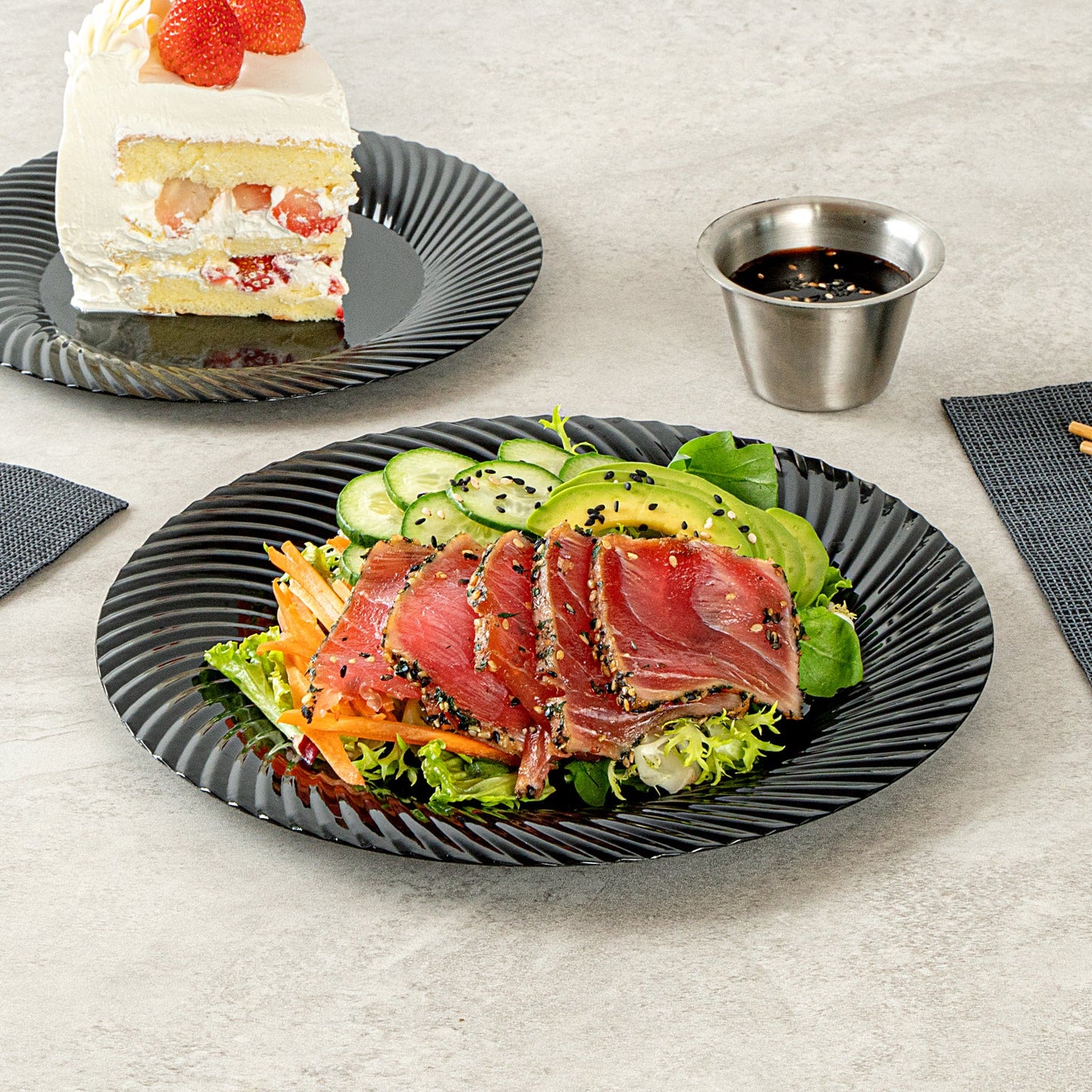 Moderna Round Black Plastic Wave Plate - 9" x 9" x 1/2" - 40 count box