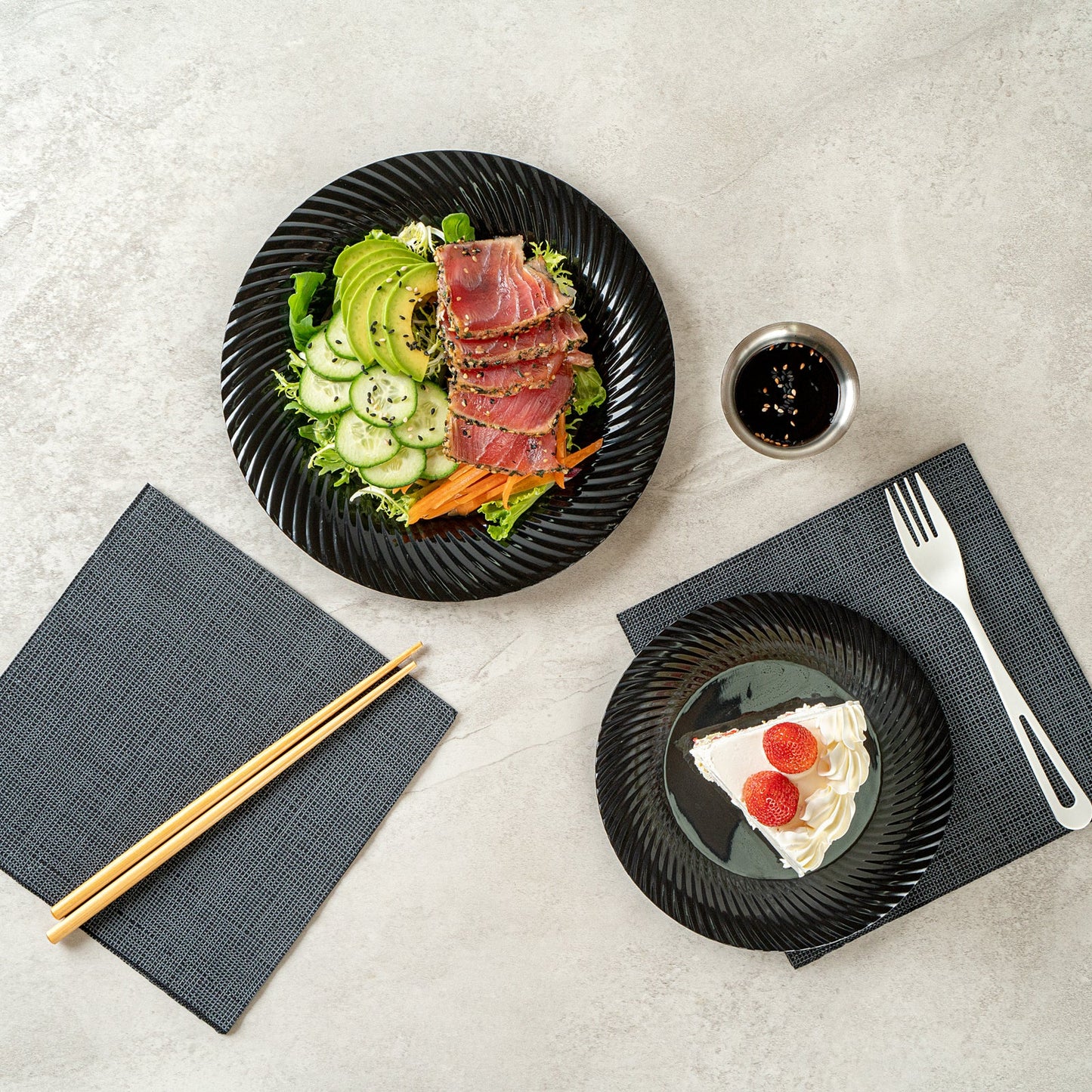 Moderna Round Black Plastic Wave Plate - 9" x 9" x 1/2" - 200 count box