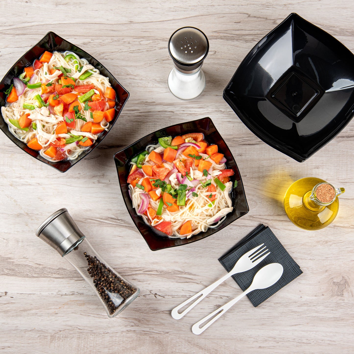 Moderna 32 oz Square Black Plastic Bowl - 7 3/4" x 7 3/4" x 2 1/4" - 10 count box