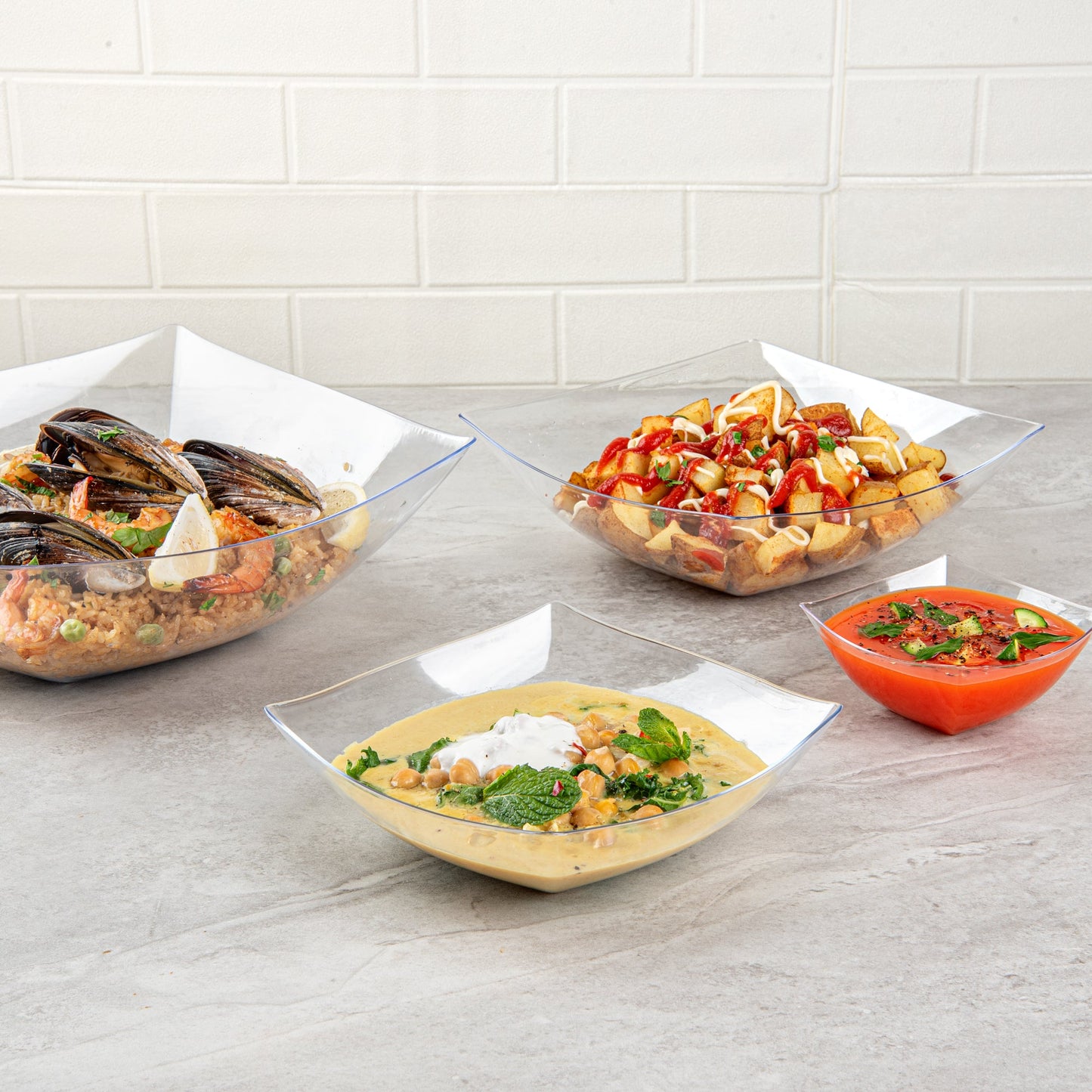 Moderna 32 oz Square Clear Plastic Bowl - 7 3/4" x 7 3/4" x 2 1/4" - 10 count box
