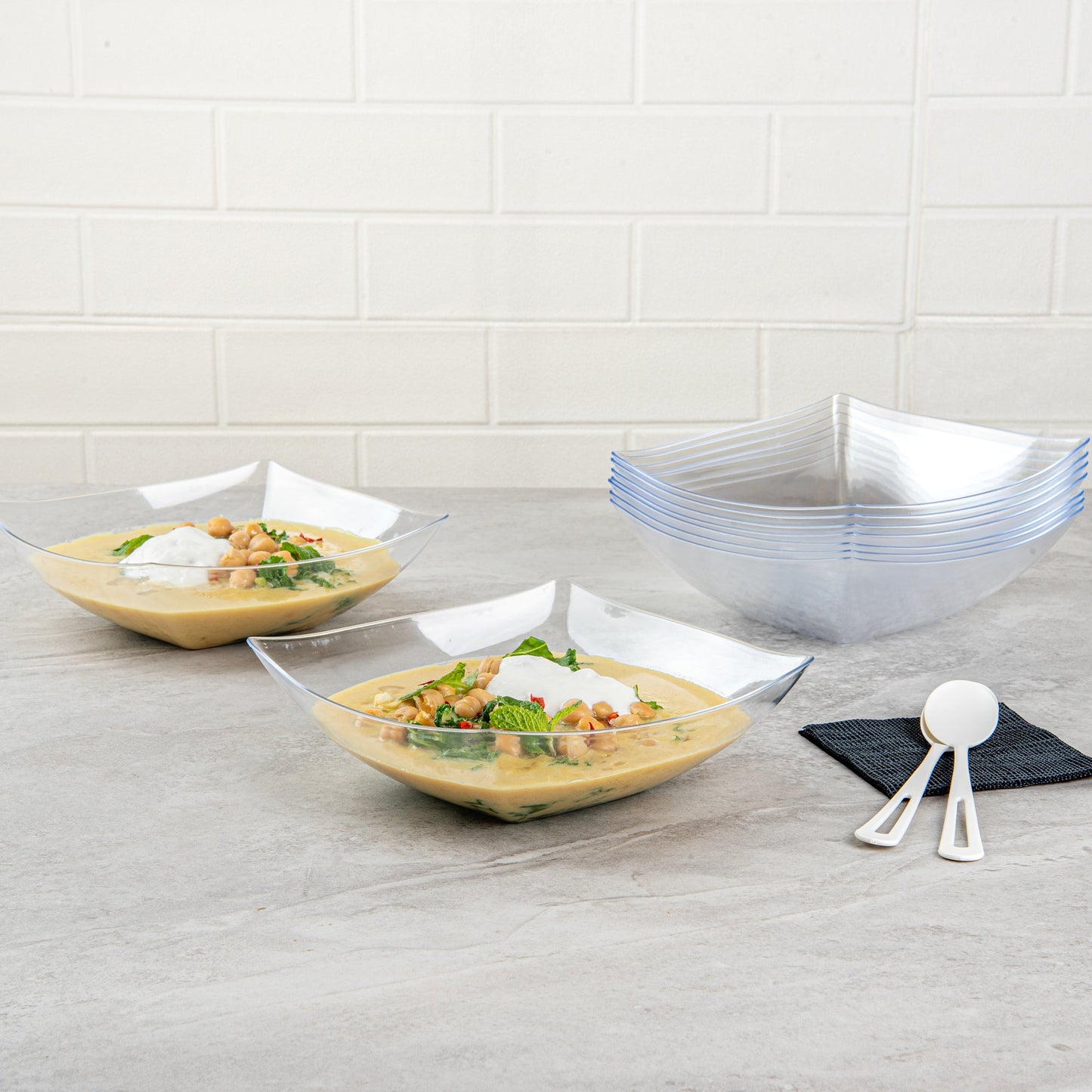 Moderna 32 oz Square Clear Plastic Bowl - 7 3/4" x 7 3/4" x 2 1/4" - 100 count box